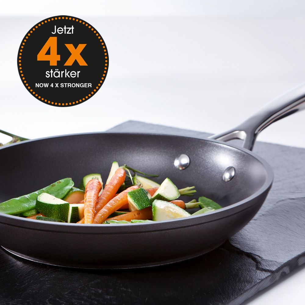 Le Creuset - Aluminum non-stick pans set - 24/ 28 cm Le Creuset - Aluminum non-stick pans set - 24/ 28 cm