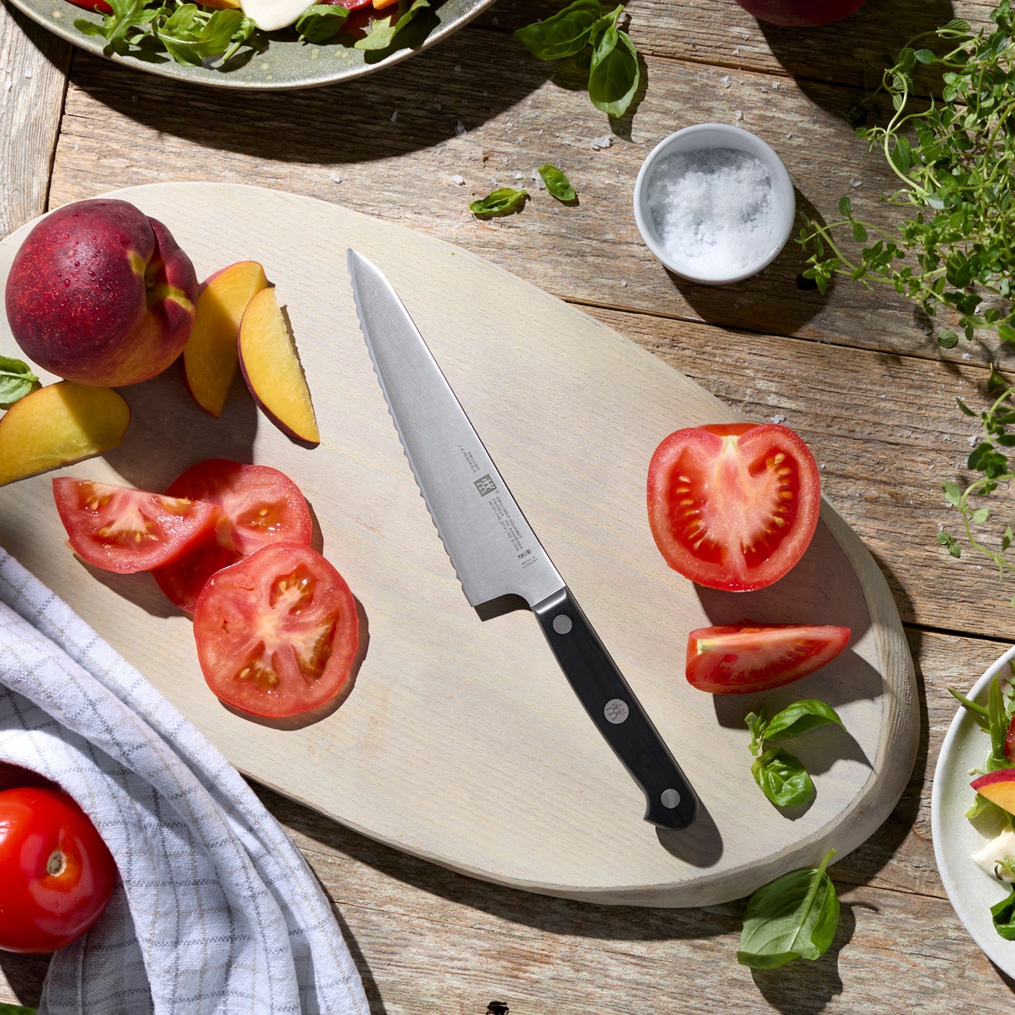 ZWILLING - Compact chef's knife with serrated edge | Gourmet | 14 cm