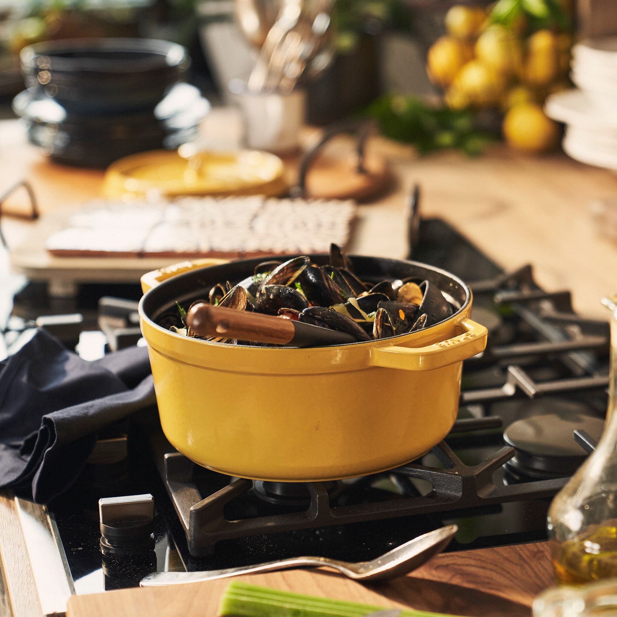 STAUB - Casserole dish | round | 26 cm | Citron