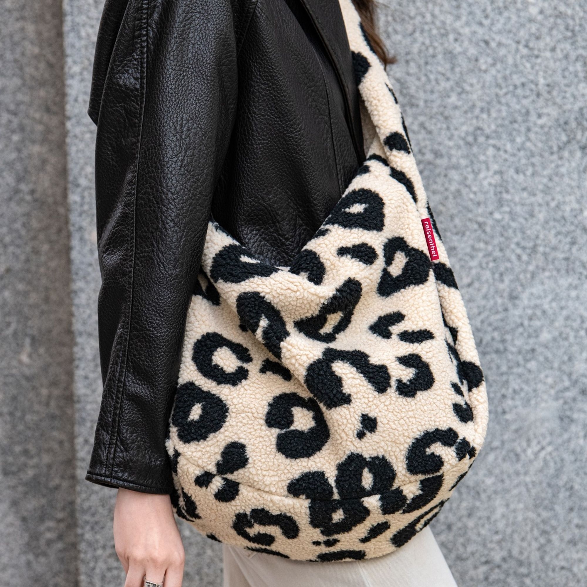 reisenthel - moonbag - teddy leo cream