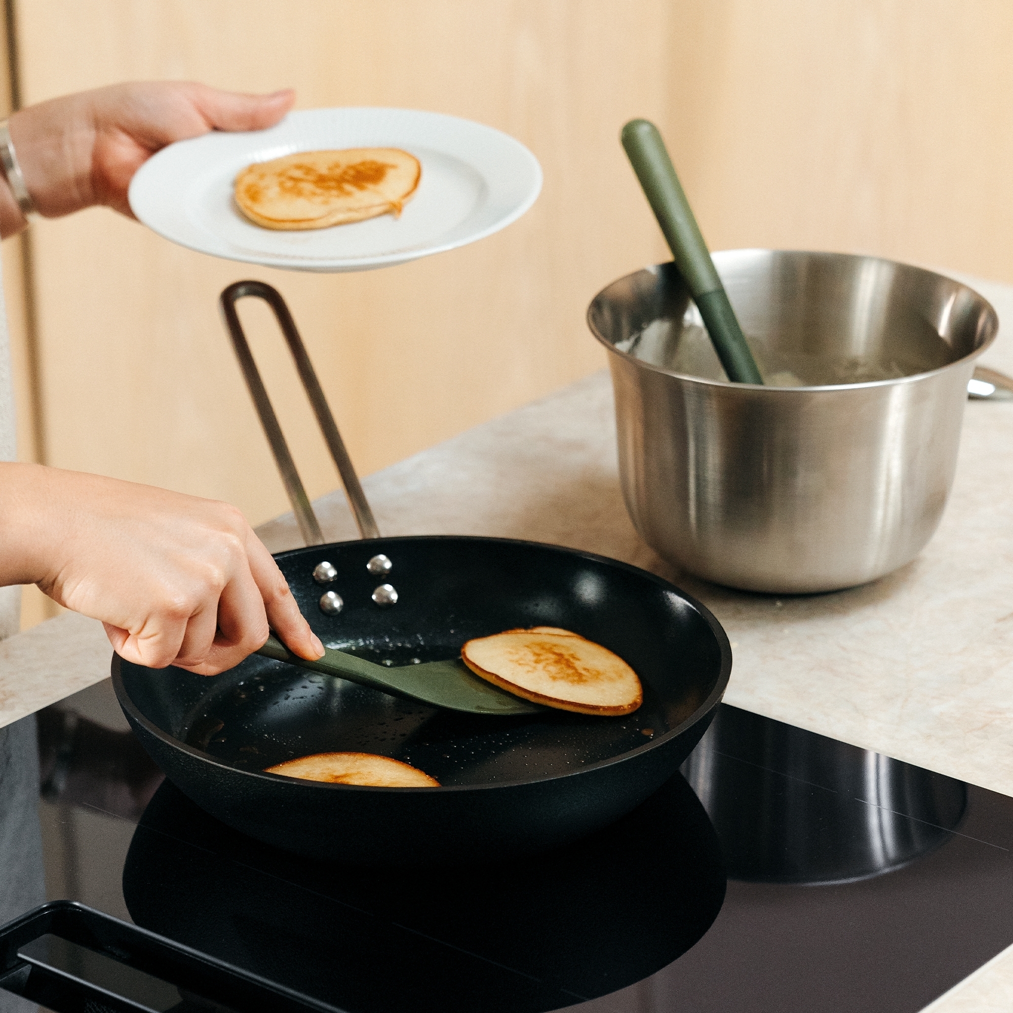 Eva Trio - Professional Frying pan 28 cm | Slip-Let® Laser Titanium