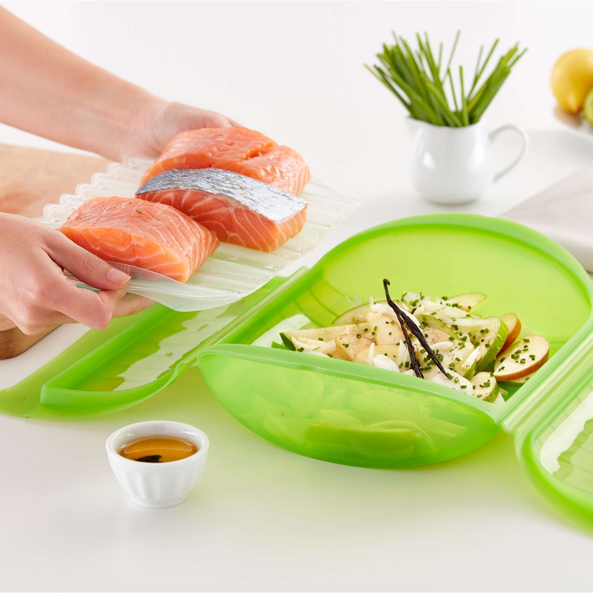 Lékué - MW steamer with shelf, 1-2 portions, green