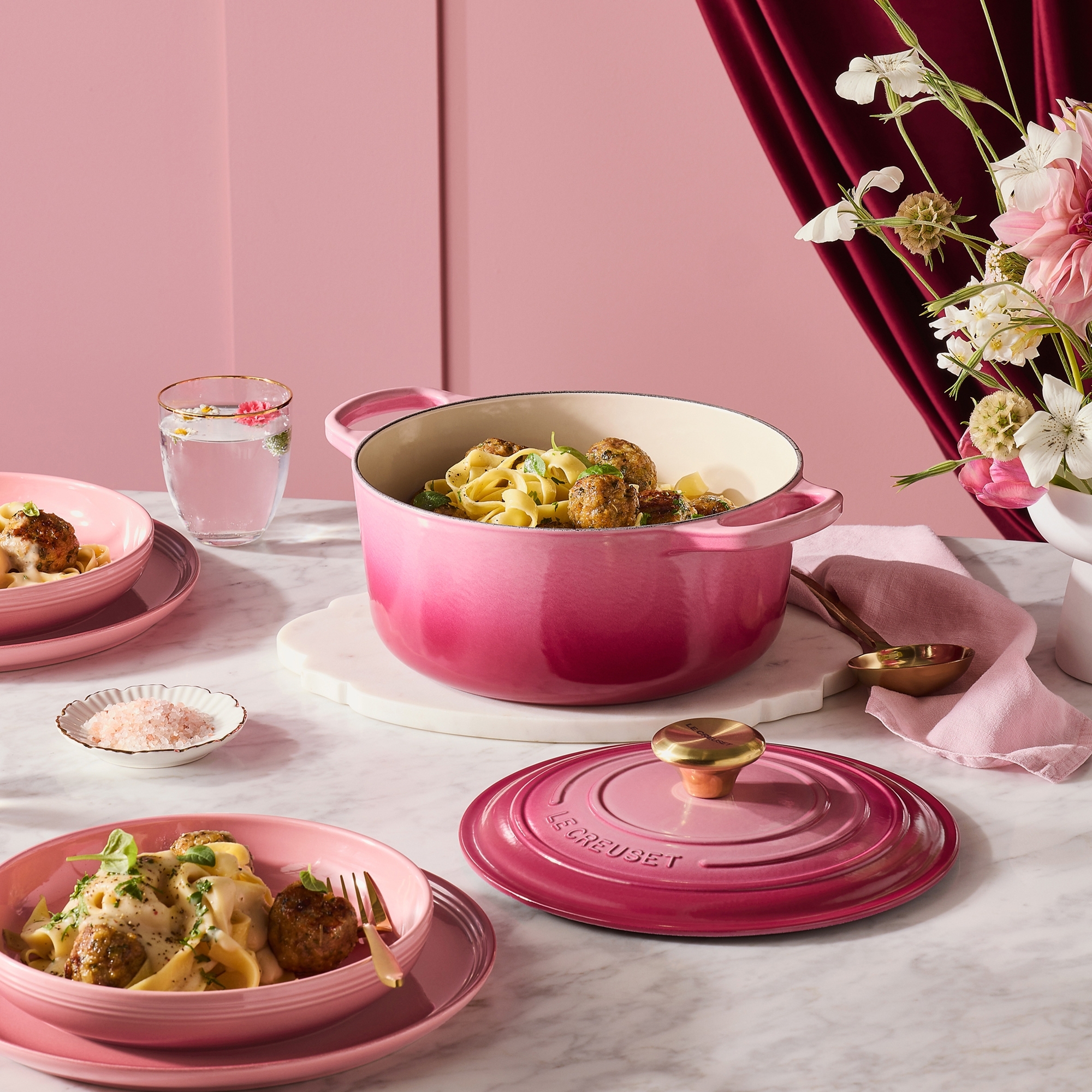 Le Creuset - Signature Round Casserole Le Creuset - Signature Round Casserole