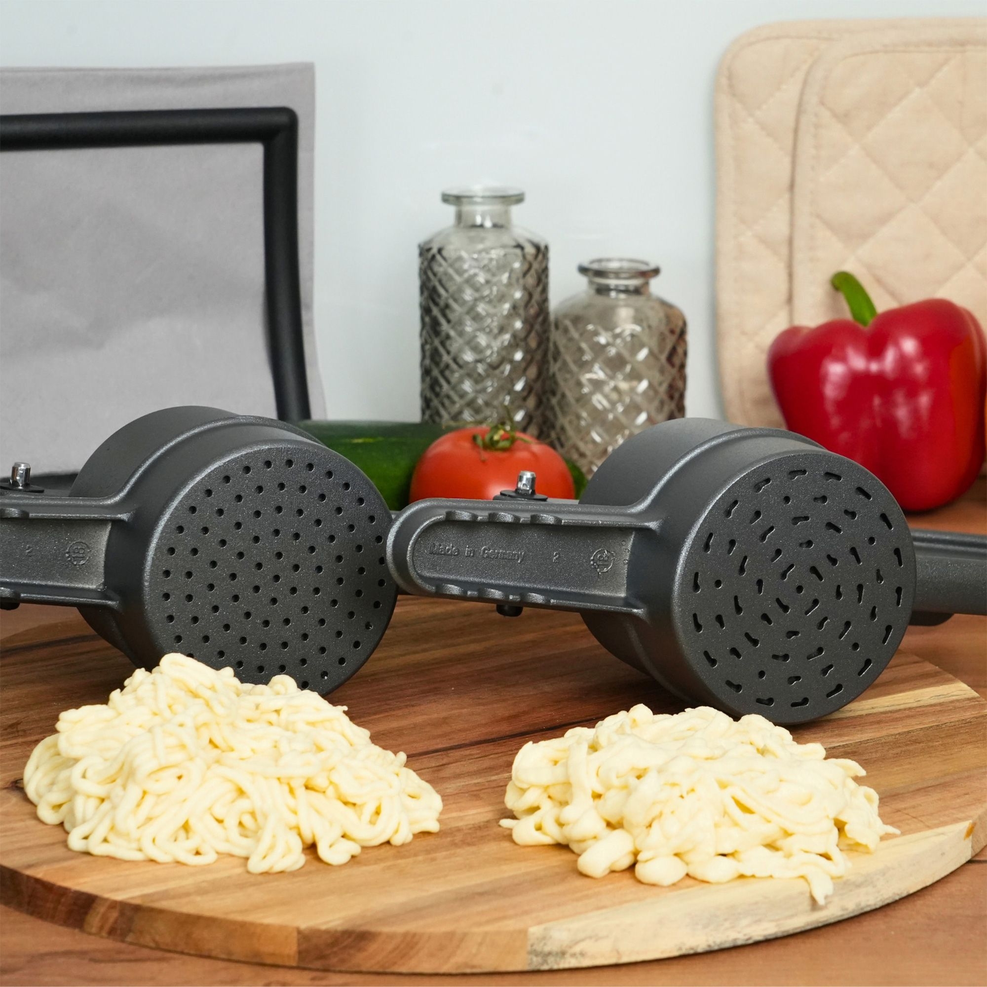 Westmark - Spätzle/Potato press »Spätzlepress«, round hole, Black Edition