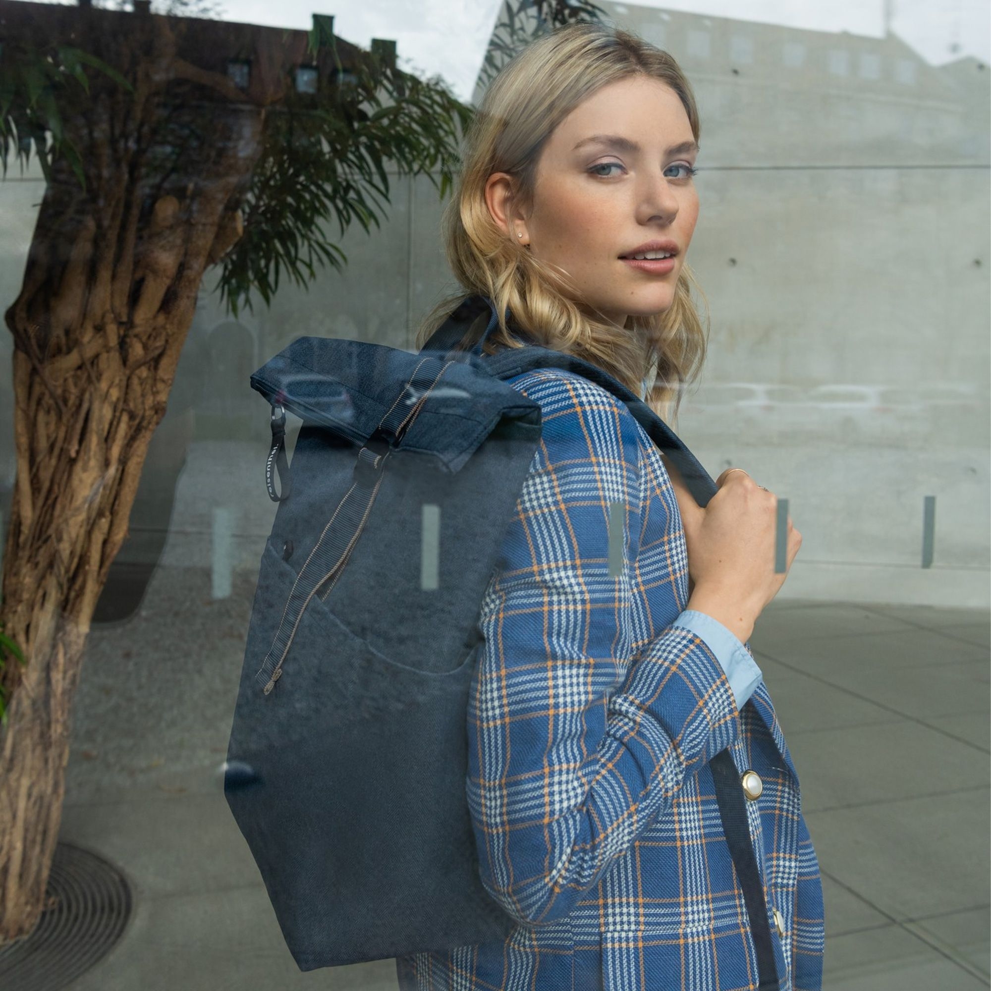 reisenthel - rolltop backpack - herringbone dark blue