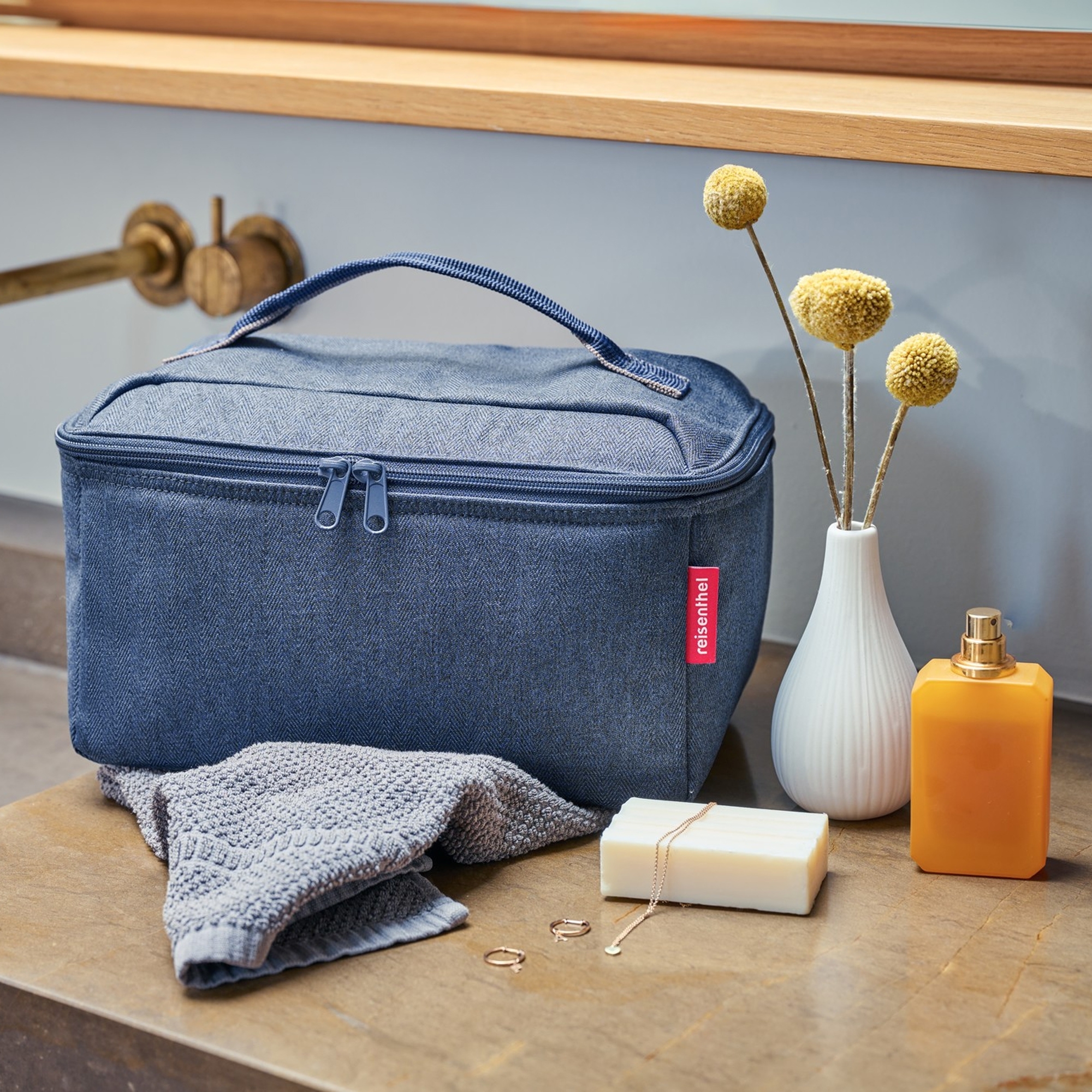 reisenthel - beautycase - herringbone dark blue reisenthel - beautycase - herringbone dark blue