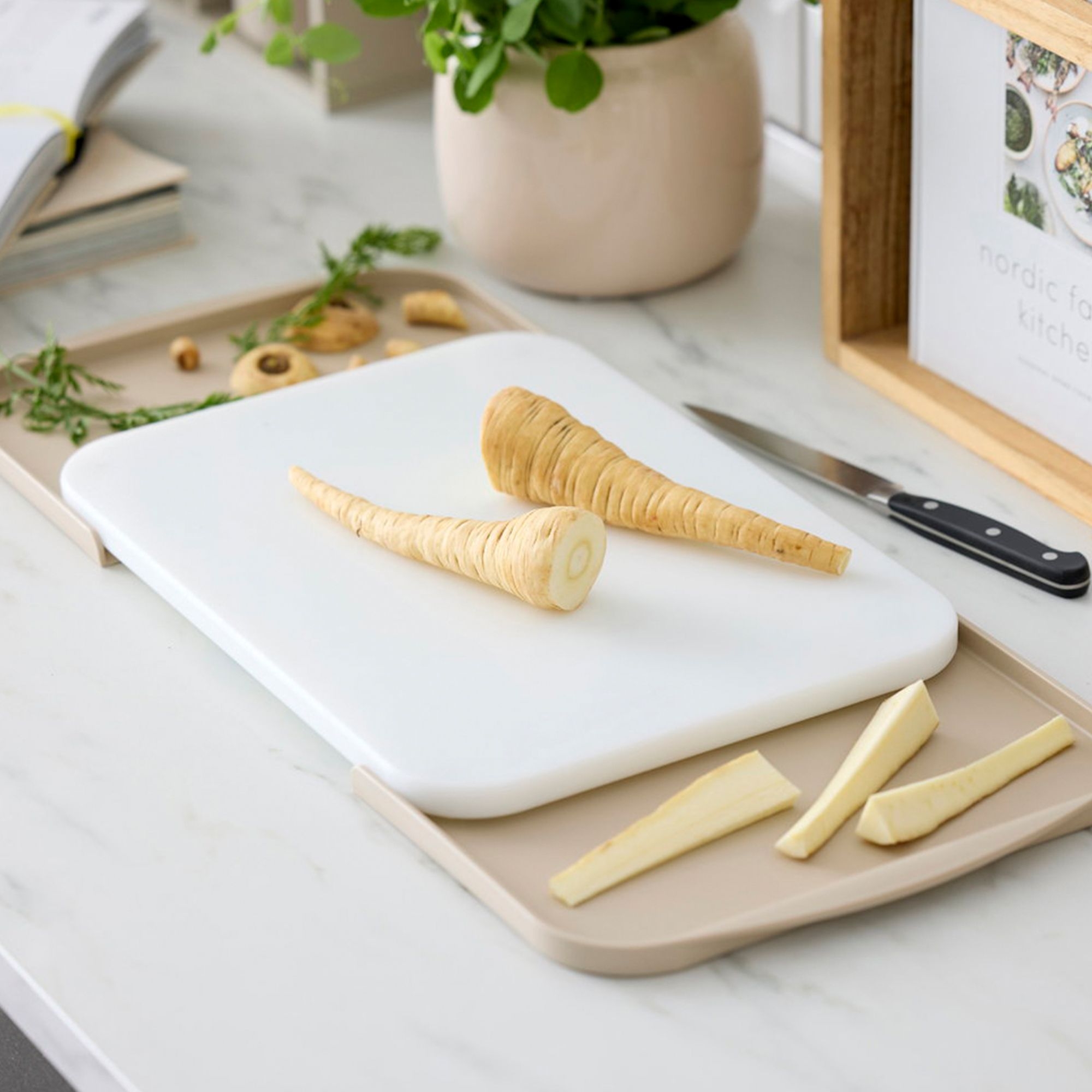 Rosti - Separa chopping board with bowls - Humus