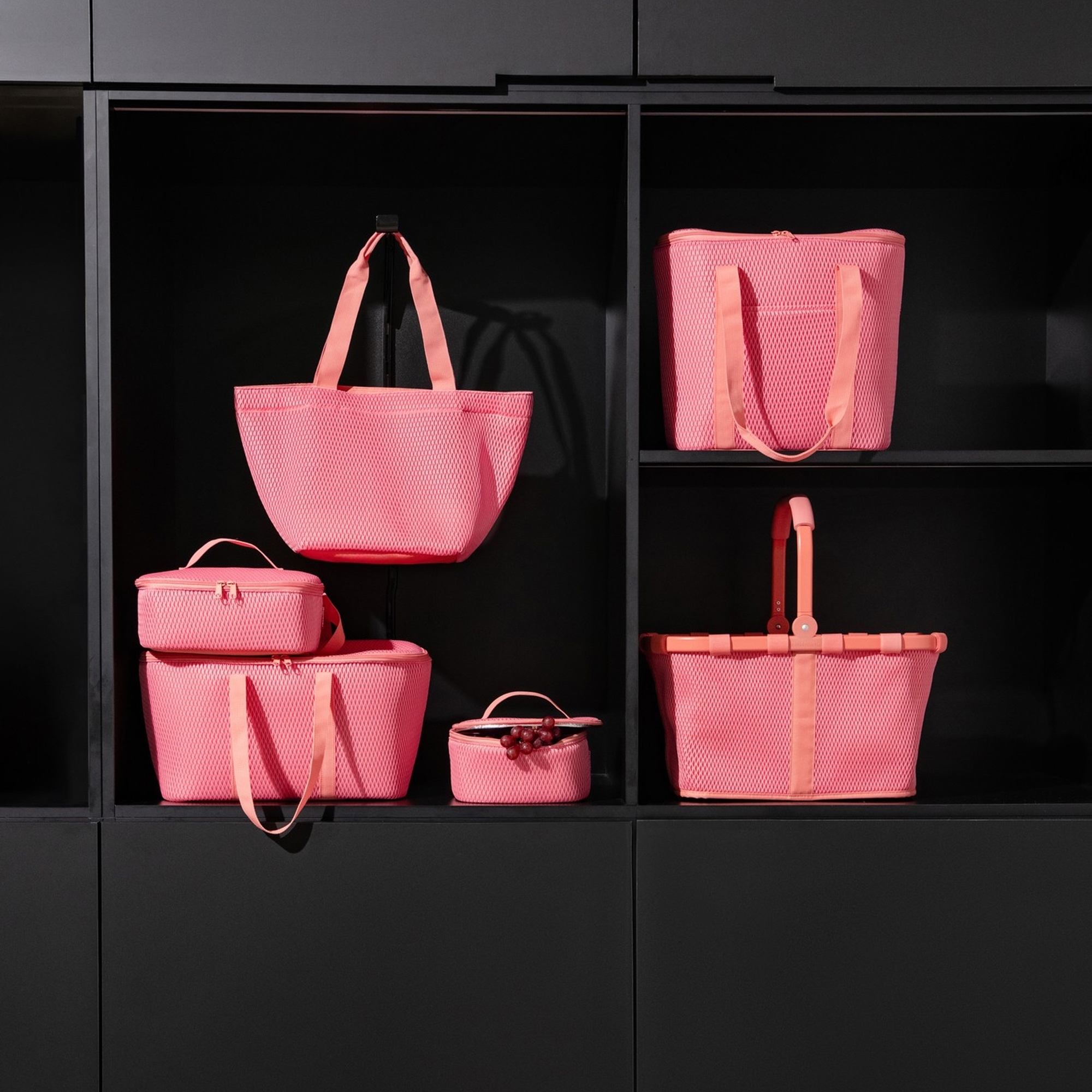 reisenthel - carrybag - frame mesh coral reisenthel - carrybag - frame mesh coral