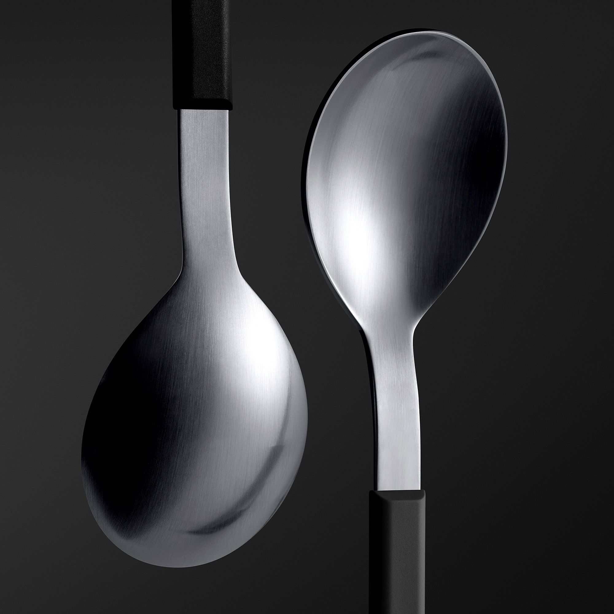 Zwei moderne Suppenlöffel aus gebürstetem Edelstahl