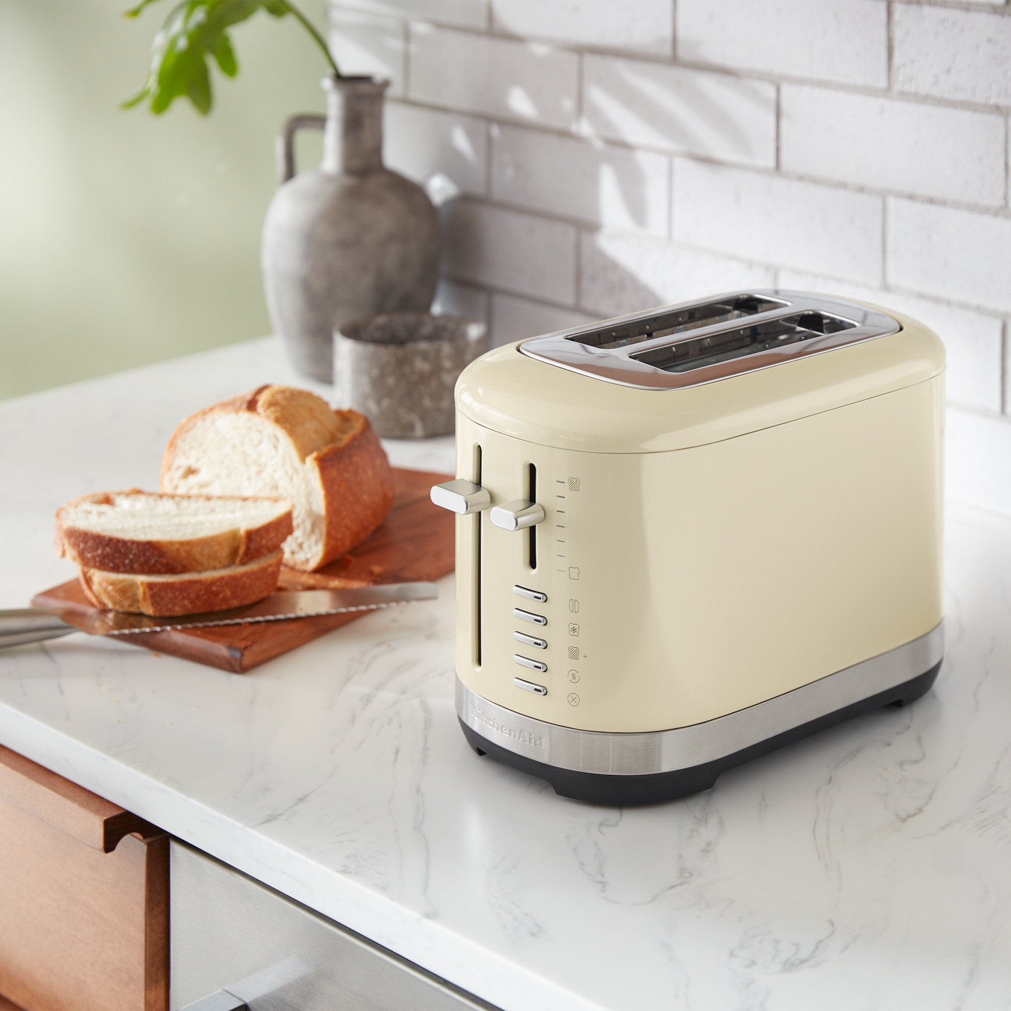 KitchenAid - Toaster with manual operation for 2 slices - Creme KitchenAid - Toaster with manual operation for 2 slices - Creme