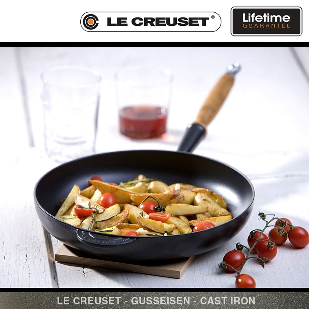 Le Creuset - Frypan with wooden handle 26 cm
