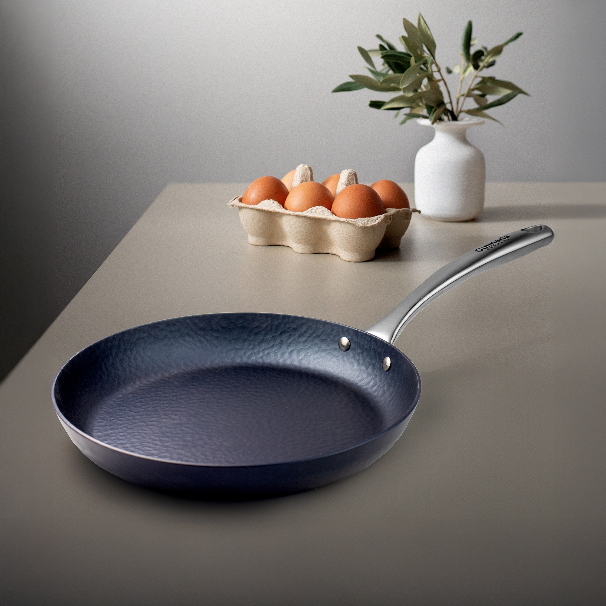 Pre-seasoned Martella 25 cm iron frying pan by Culinaris