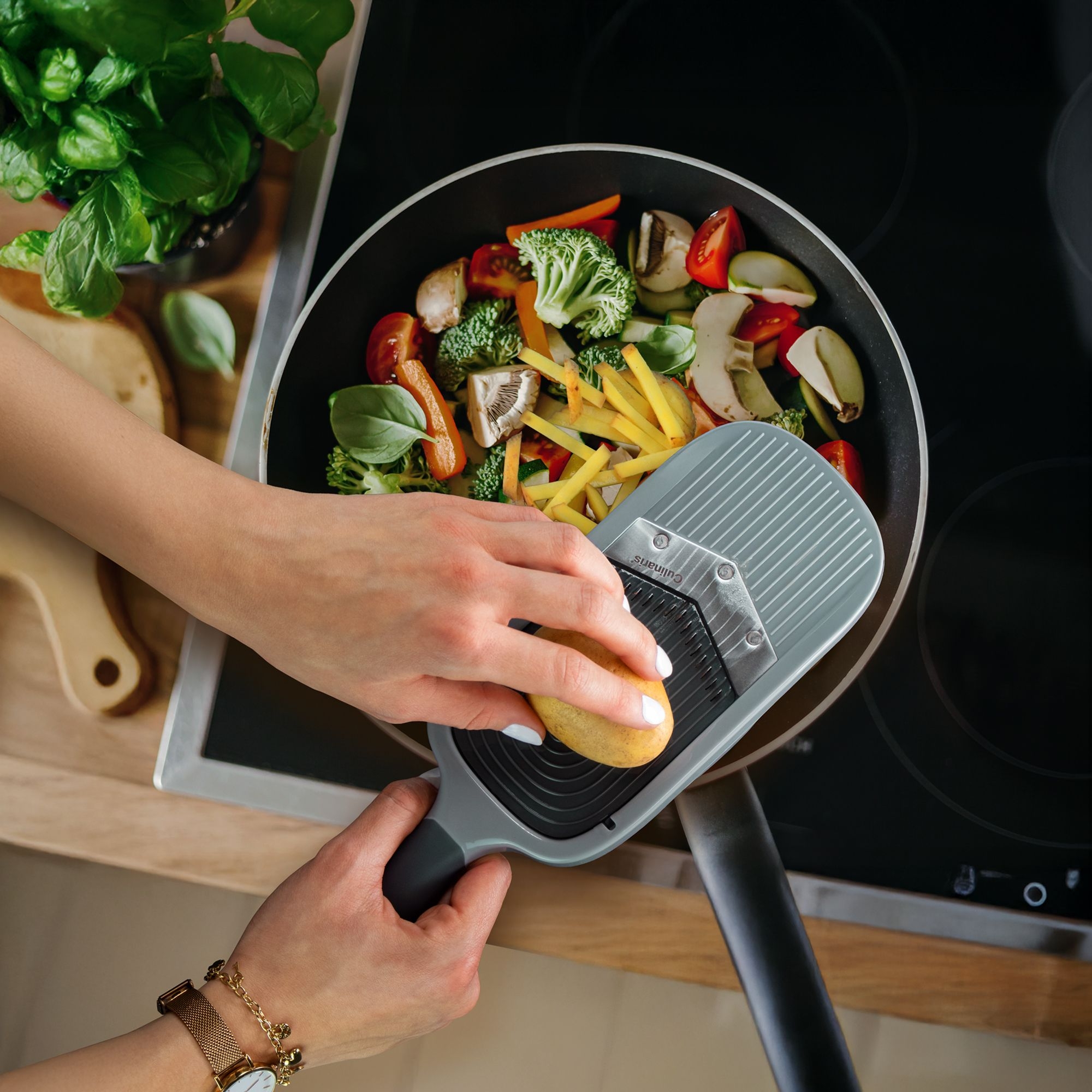 Gemüsehobel mit Julienneeinsatz - JULIETTO | Culinaris