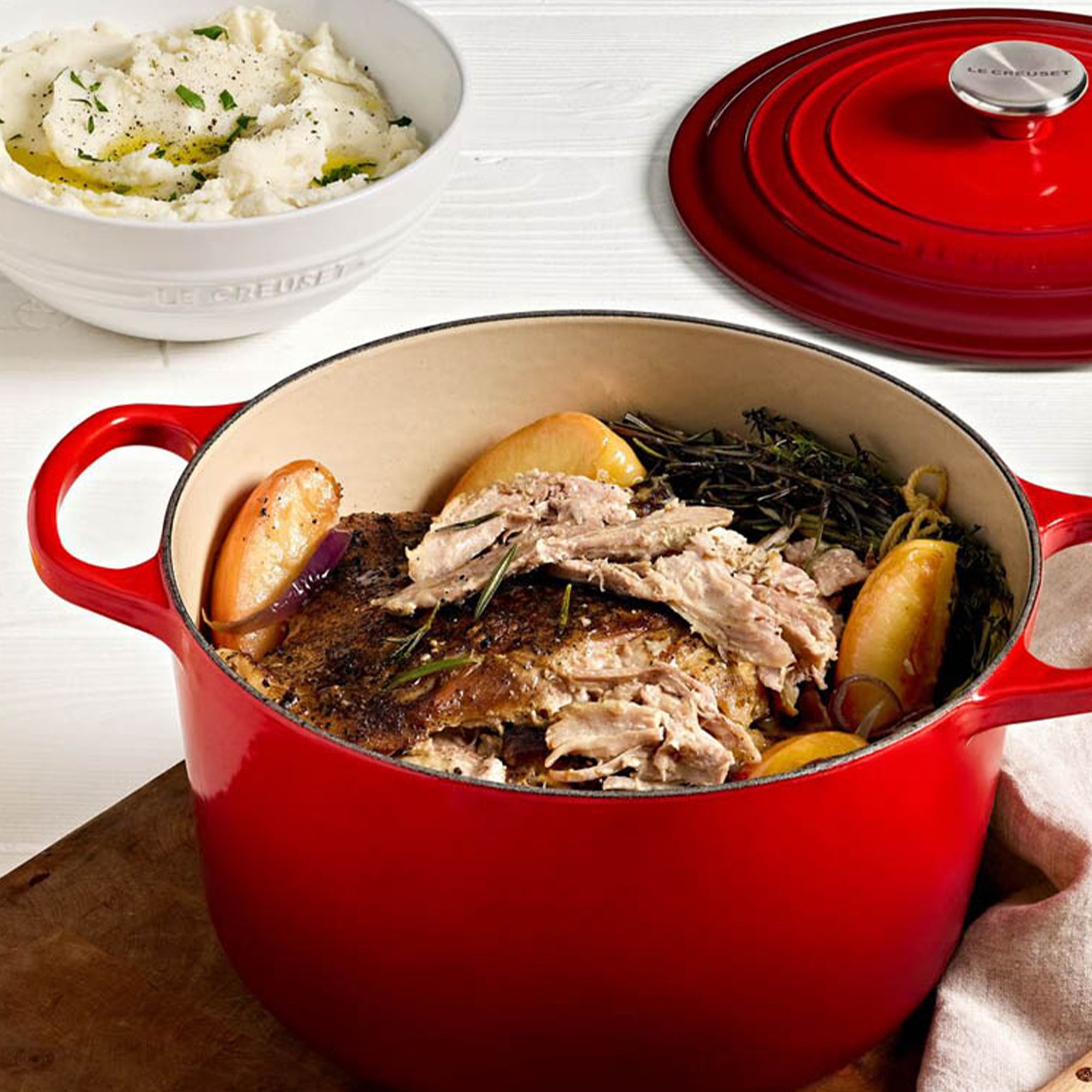 Le Creuset  - Signature French Oven 26 cm extra high -  6,3 L - Cerise