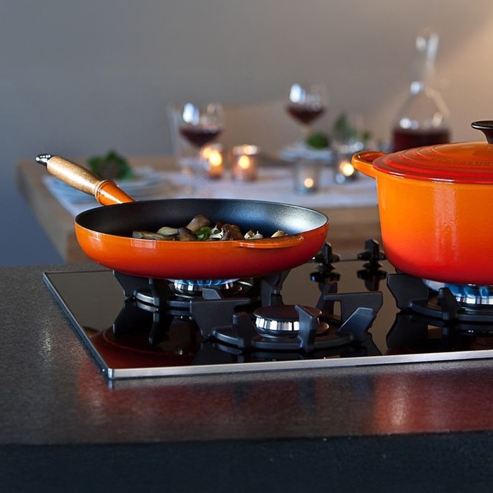 Le Creuset - Frypan with wooden handle 24 cm Le Creuset - Frypan with wooden handle 24 cm