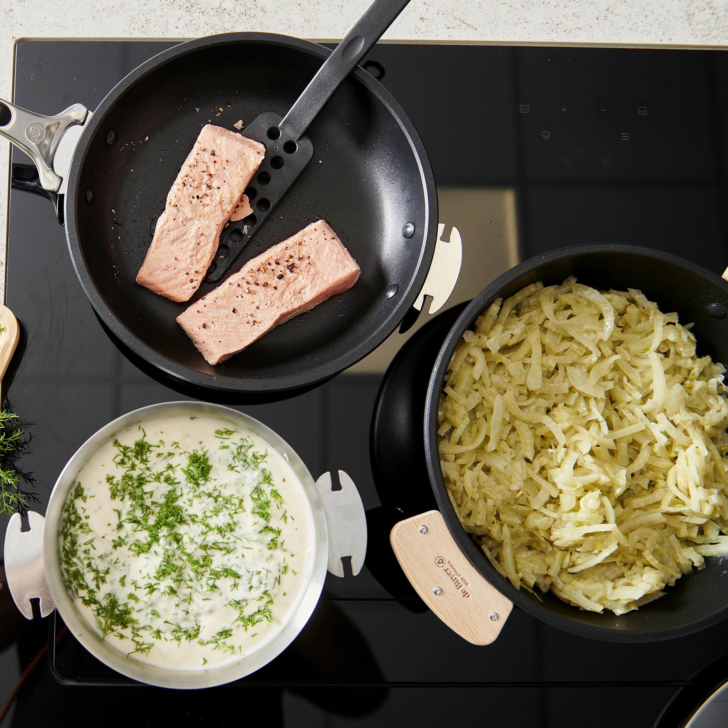 de Buyer - Non-stick Sauté Pan in 2 Sizes - CHOC EXTREME LOQI de Buyer - Non-stick Sauté Pan in 2 Sizes - CHOC EXTREME LOQI