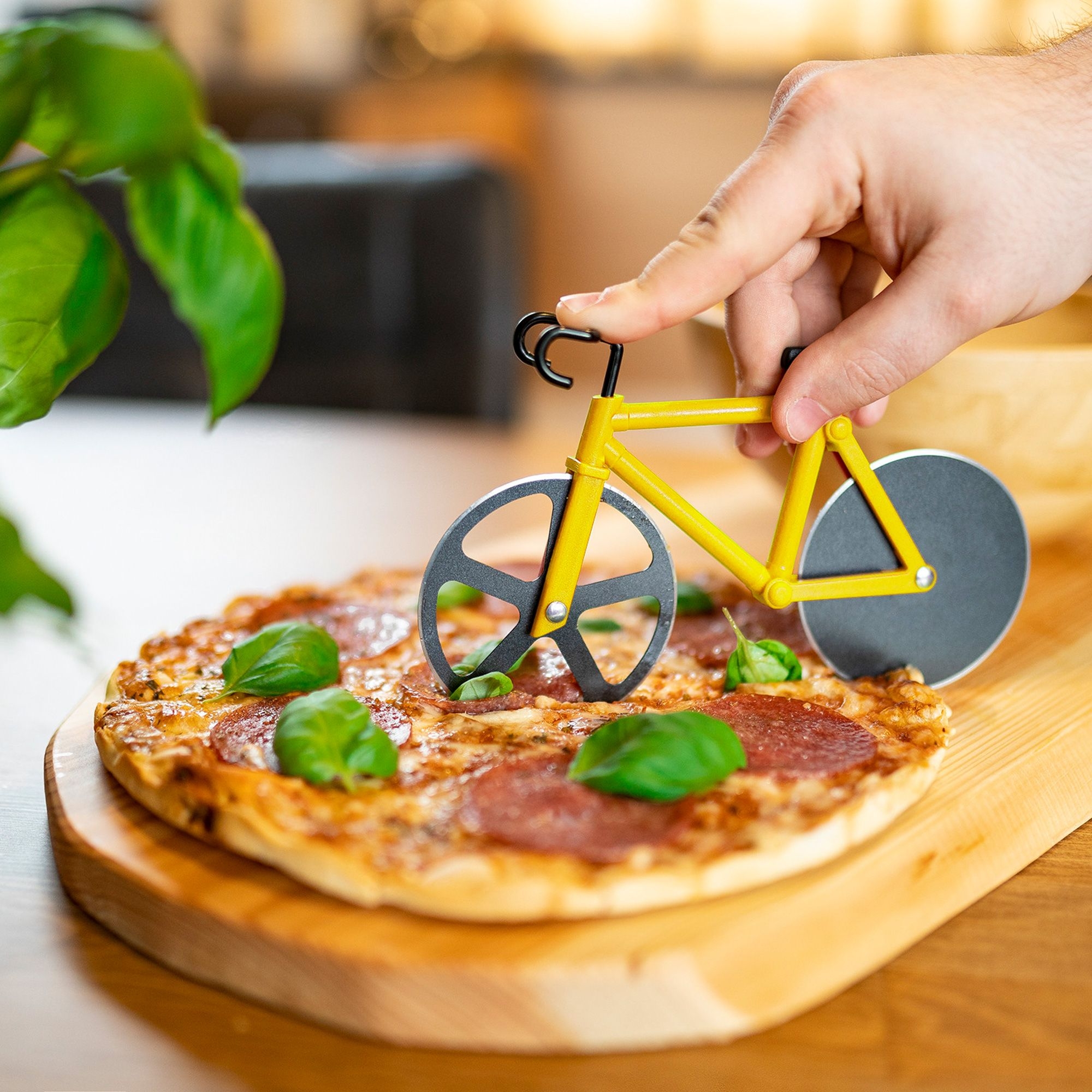 Westmark - Pizza cutter »Fuentez« - yellow