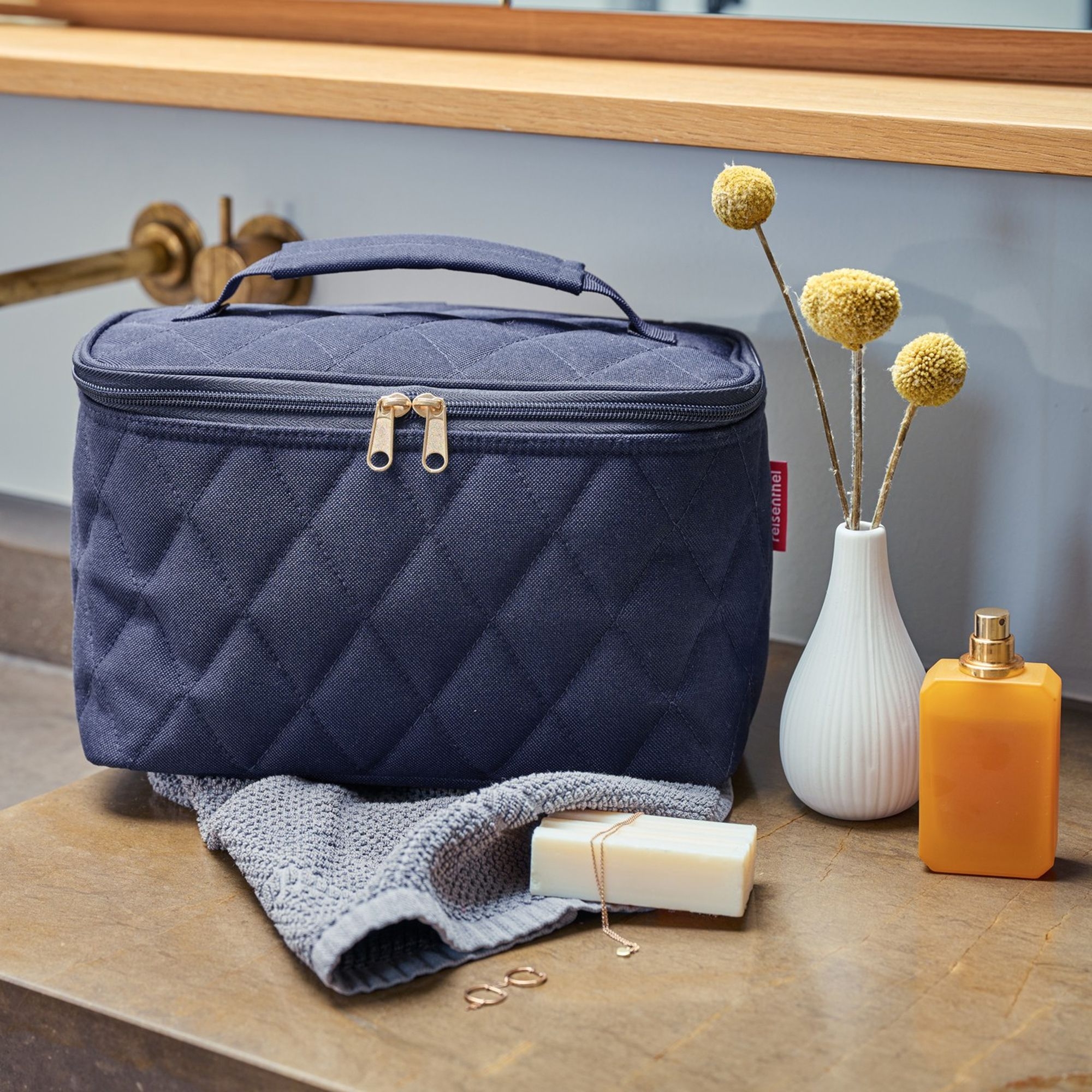 reisenthel - cosmetic case - rhombus midnight gold reisenthel - cosmetic case - rhombus midnight gold