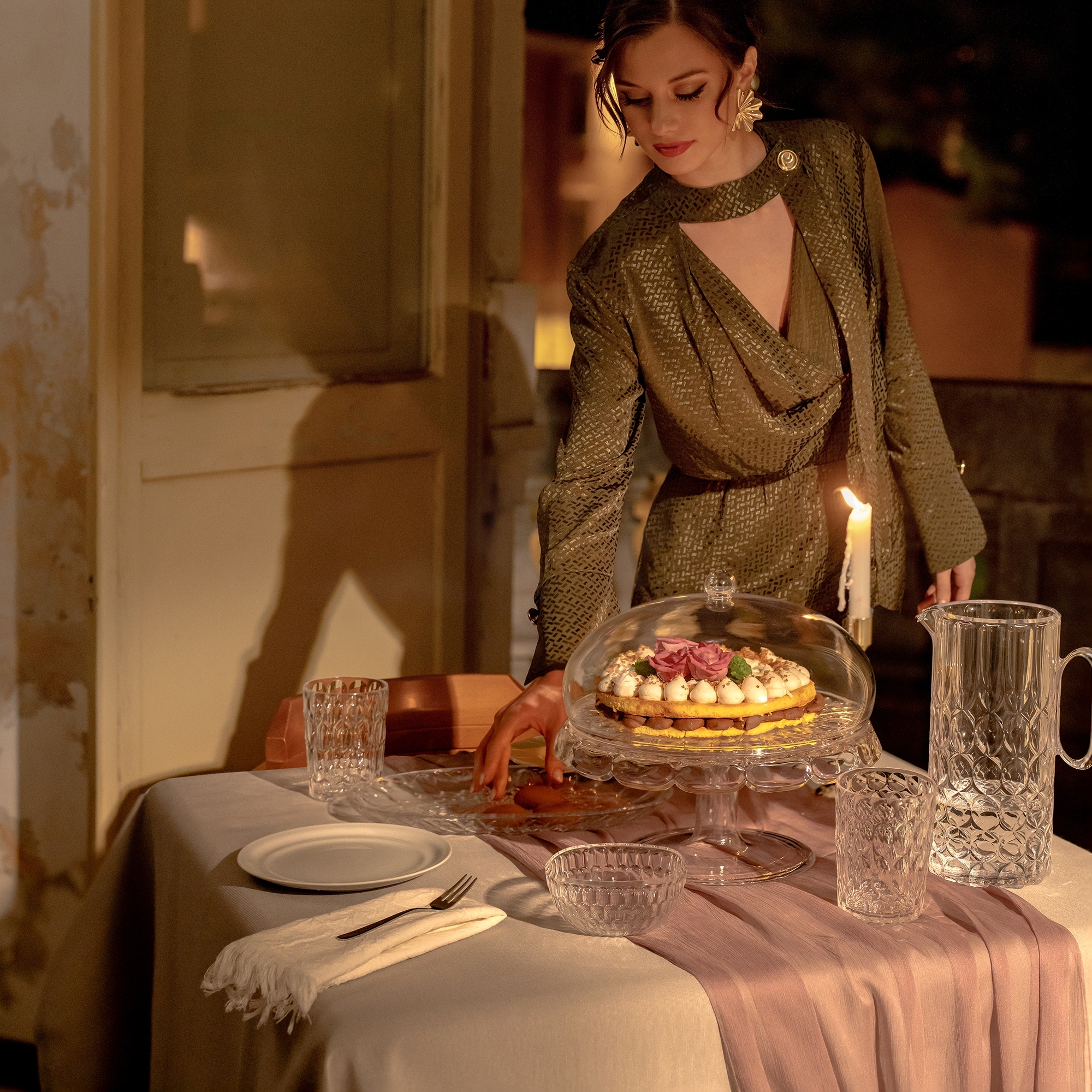 Guzzini - Kuchenplatte mit Fuss und Haube "Vanity", transparent Guzzini - Kuchenplatte mit Fuss und Haube "Vanity", transparent