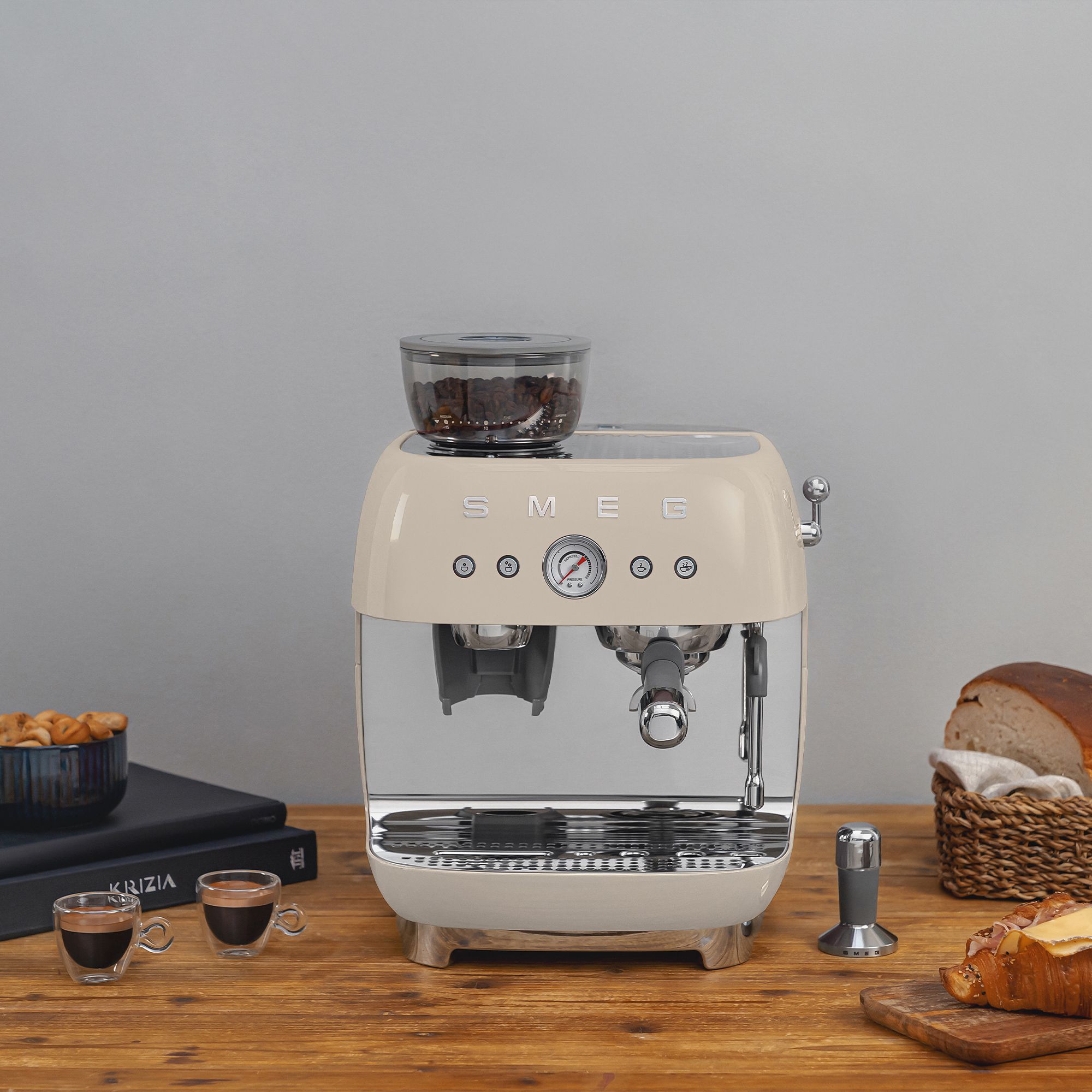 Smeg - Espresso machine with grinder - creme