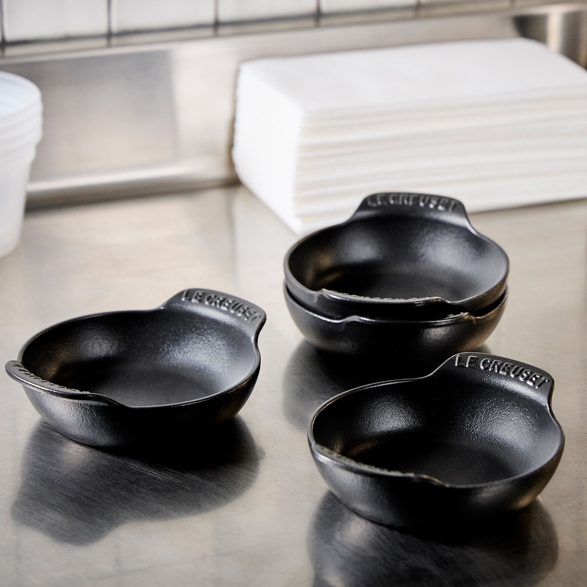 Le Creuset - Mini cocotte flat set of 4 without lid - Black matt - Gourmand Collection Le Creuset - Mini cocotte flat set of 4 without lid - Black matt - Gourmand Collection