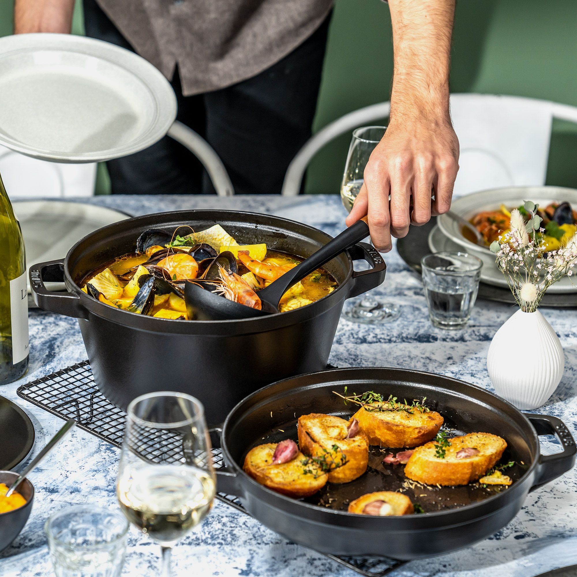 STAUB Cookware set pcs round Black - Main Image