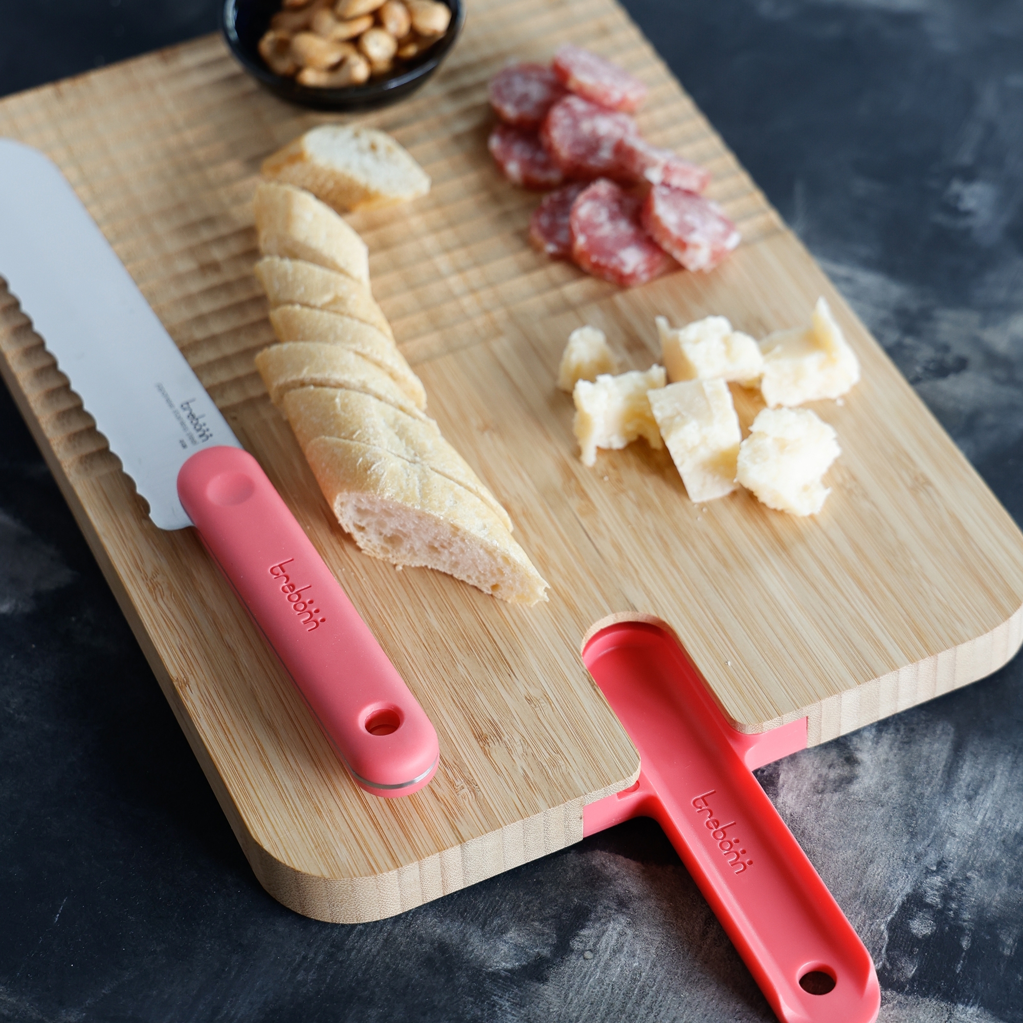 Trebonn - ARZT cutting board + bread knife