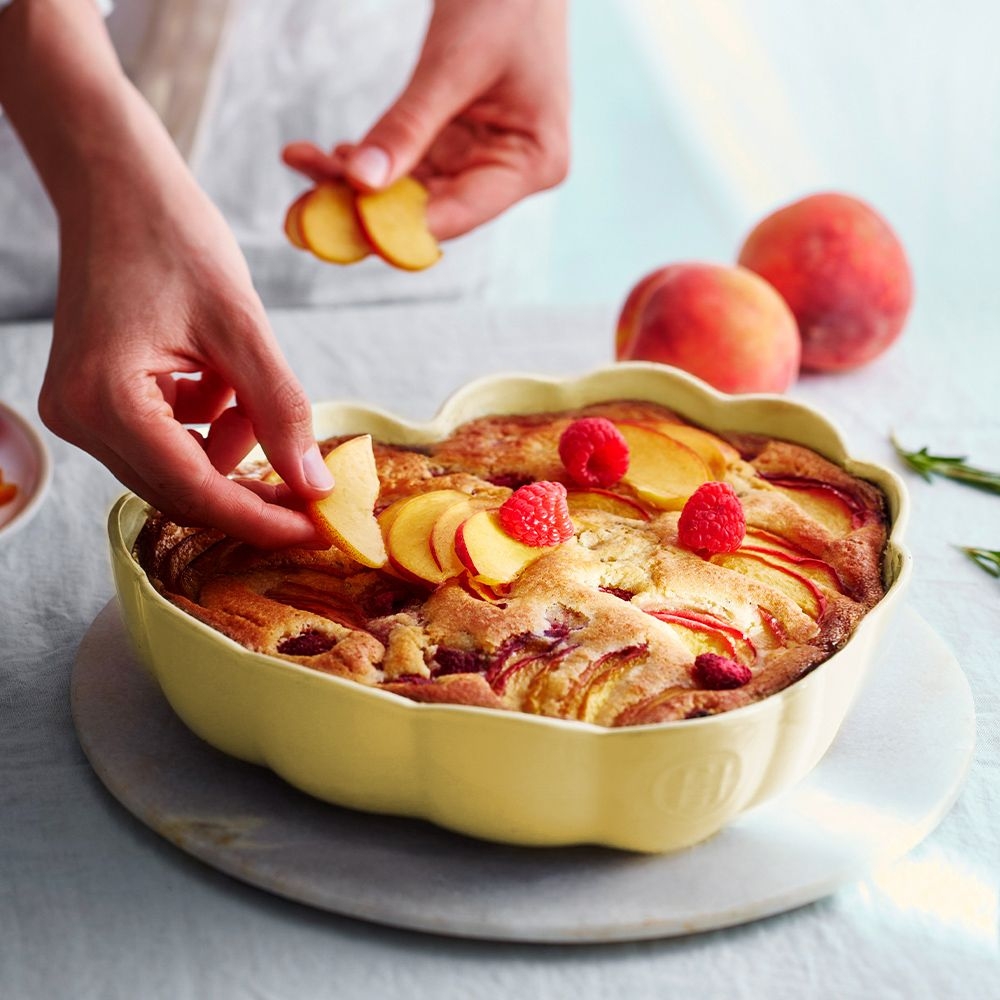 Emile Henry - Heart Dish 26,5 x 24,5 cm - Madeleine |  Jaune Vanille