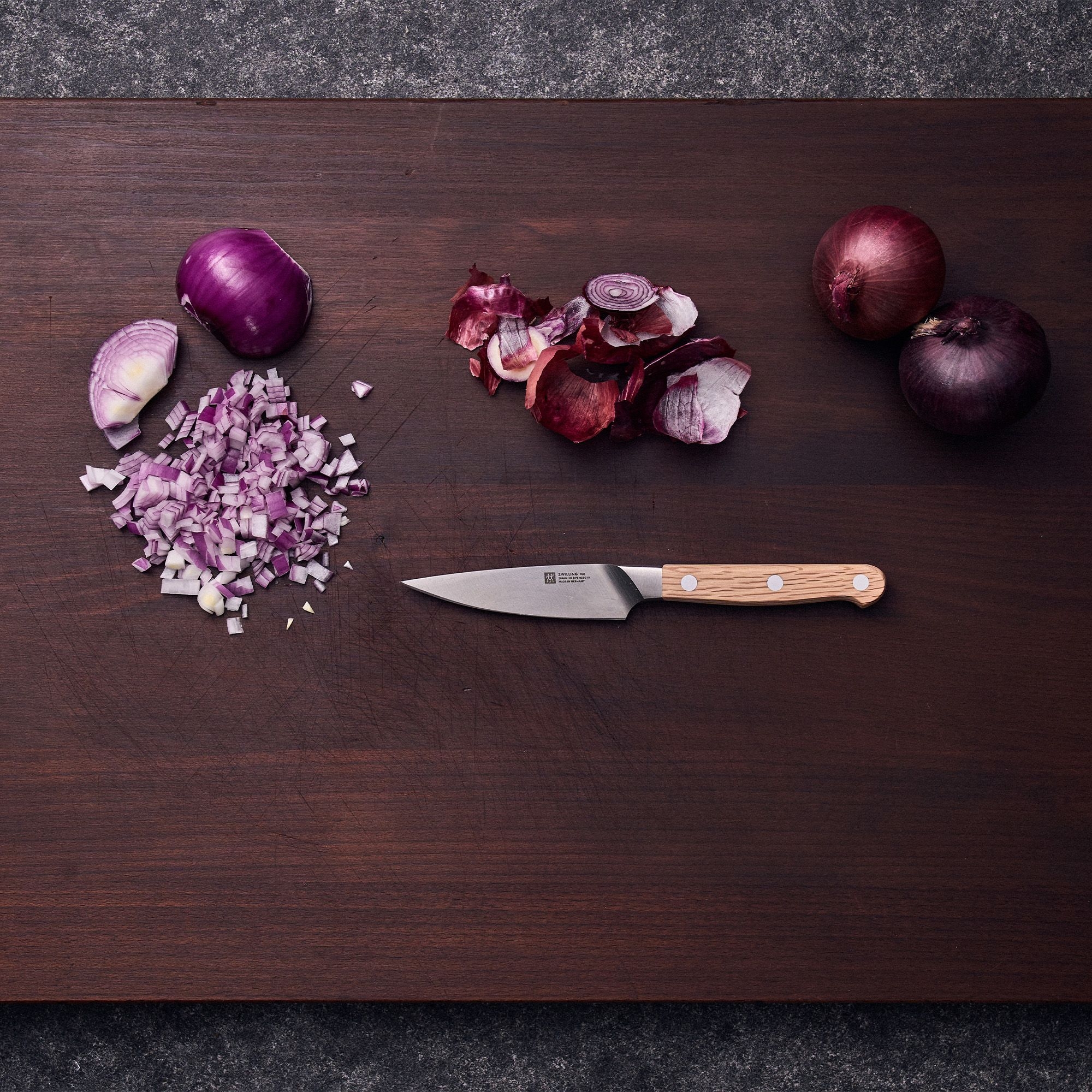 ZWILLING - Paring and garnishing knife | Pro Wood | 10 cm ZWILLING - Paring and garnishing knife | Pro Wood | 10 cm