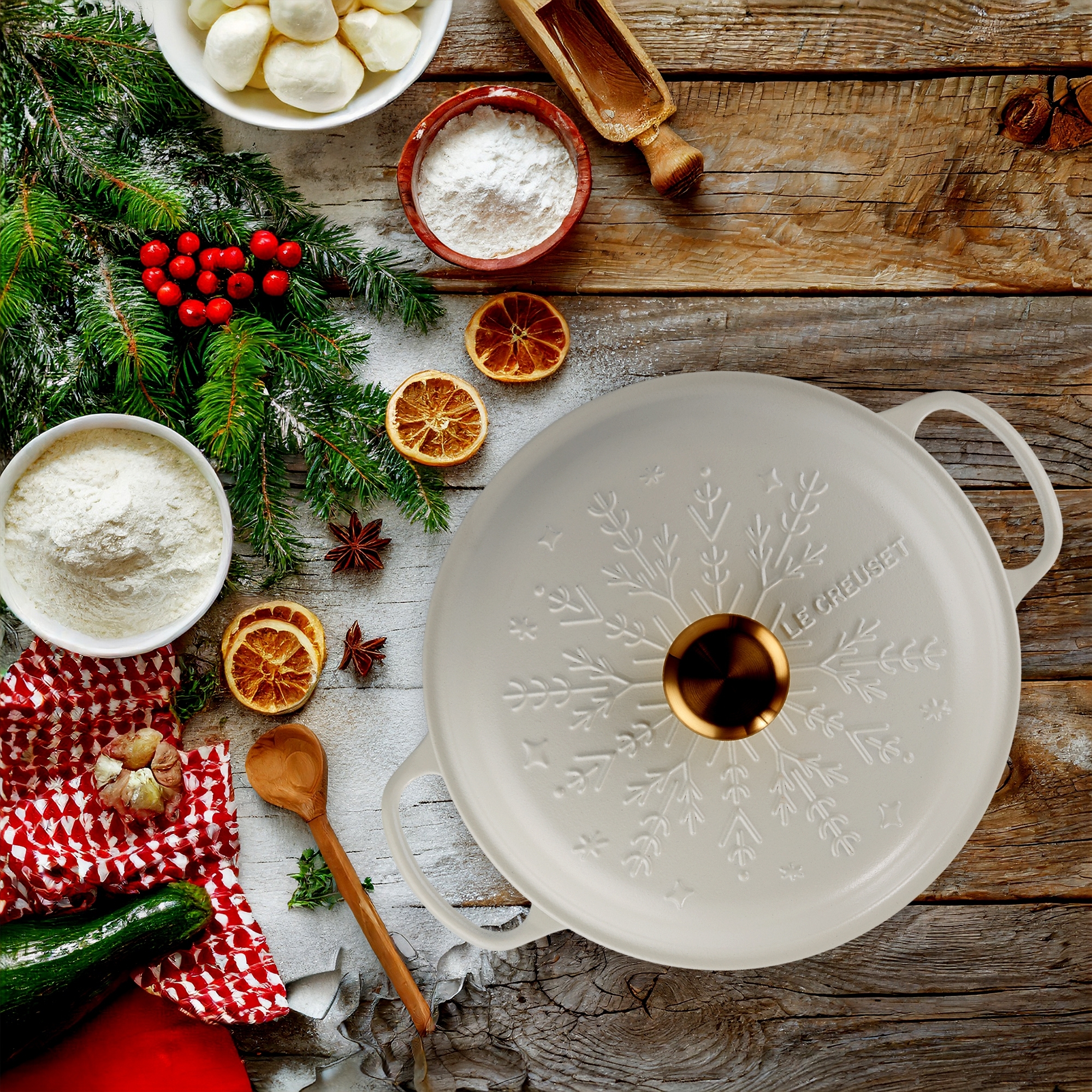 Le Creuset - Gourmet-Profitopf Schneeflocke mit Goldknopf 26 cm Le Creuset - Gourmet-Profitopf Schneeflocke mit Goldknopf 26 cm