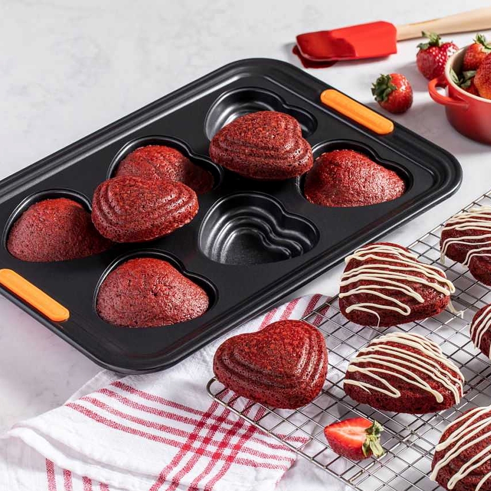Le Creuset - 6er Herzform mit Stufen Le Creuset - 6er Herzform mit Stufen