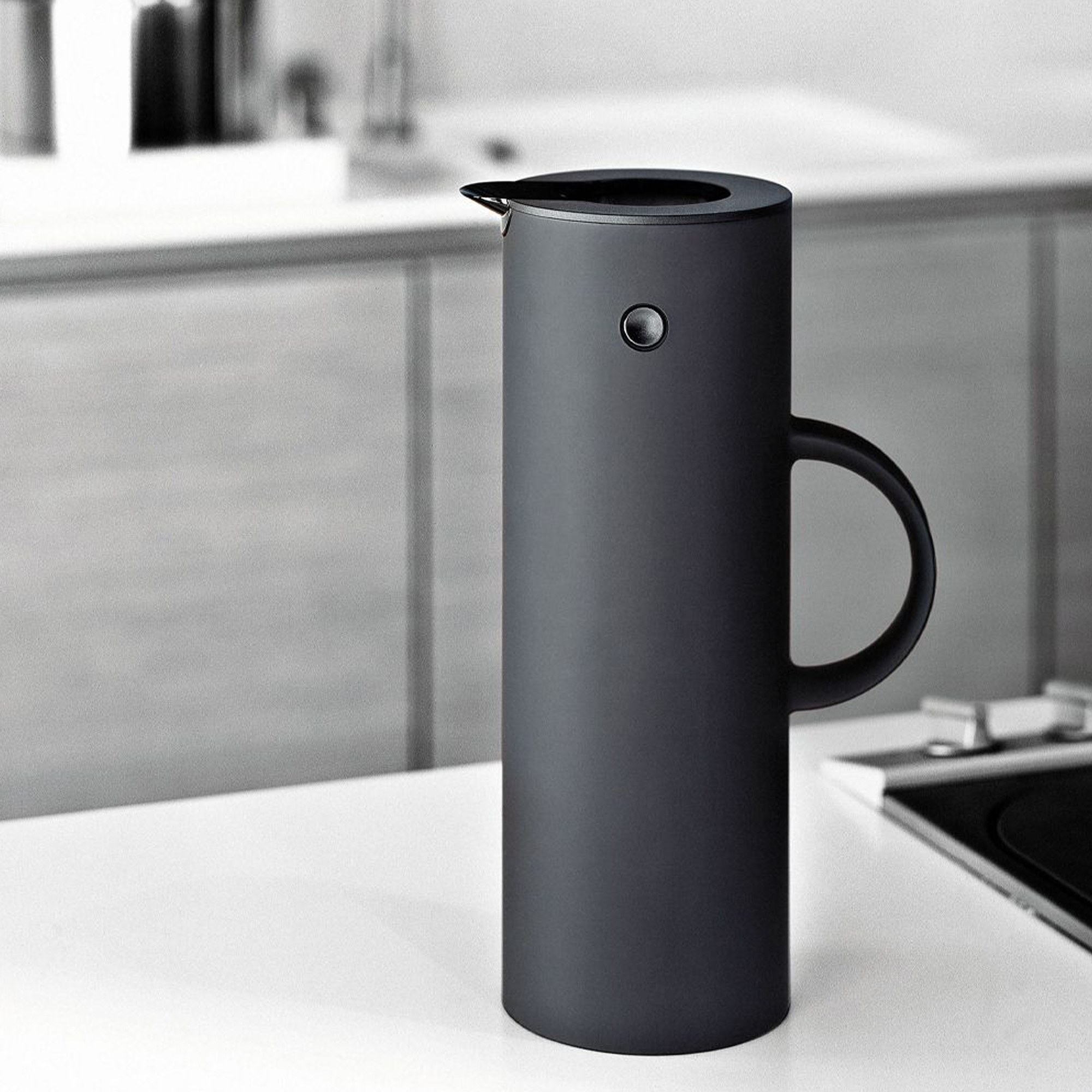 Stelton - EM77 Isolierkanne 1L - Soft Black