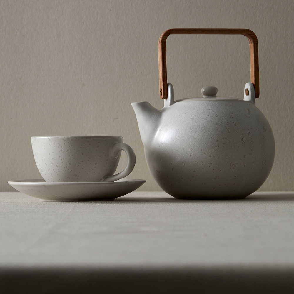 Bitz - Teapot with tea strainer - 1.2 L - matte cream