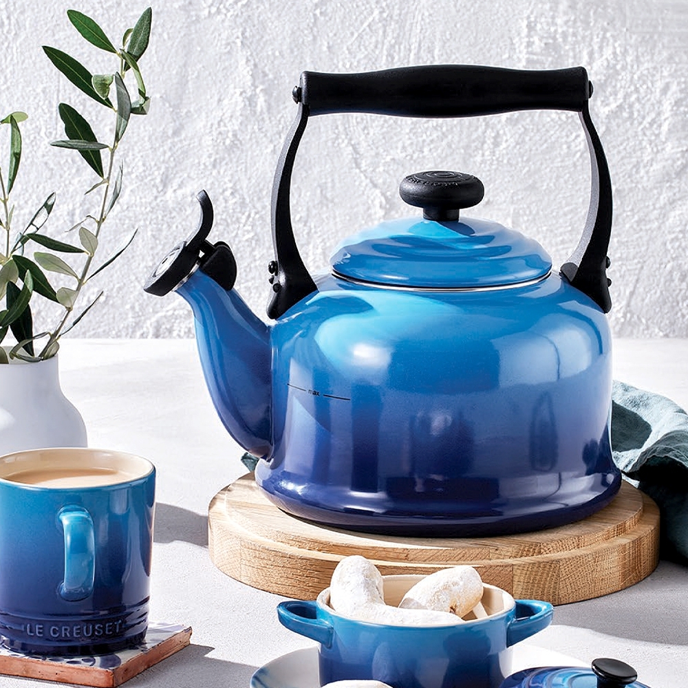 Le Creuset  - Teakettle Tradition 2,1 L Le Creuset  - Teakettle Tradition 2,1 L