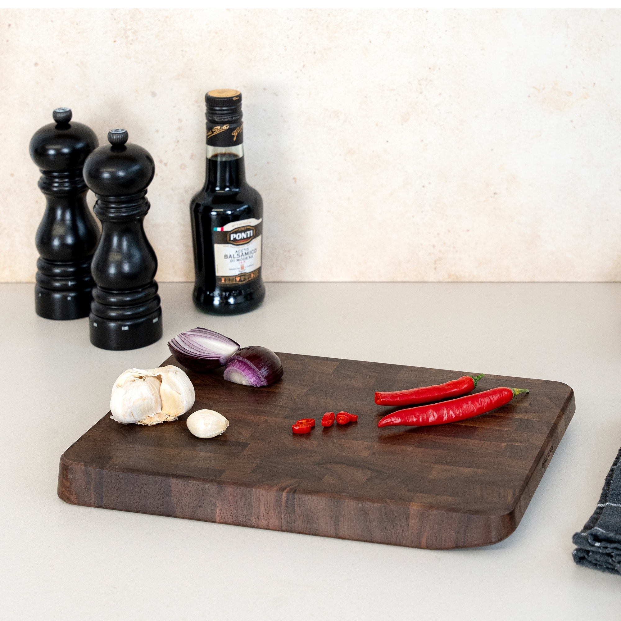 Continenta - Cutting Board, End-Grain Walnut, 27 x 18 x 2.6 cm