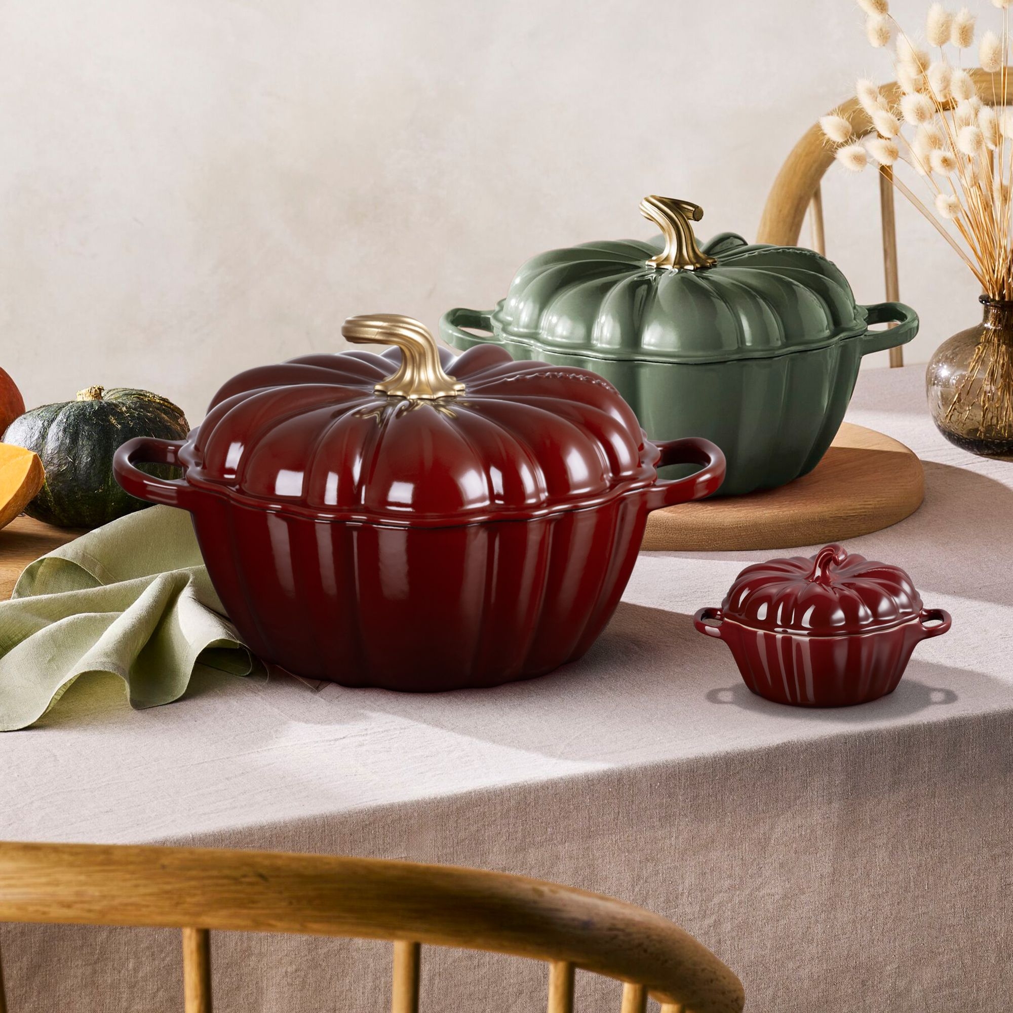 Le Creuset - Kürbis Bräter Signature 24 cm - Garnet Le Creuset - Kürbis Bräter Signature 24 cm - Garnet