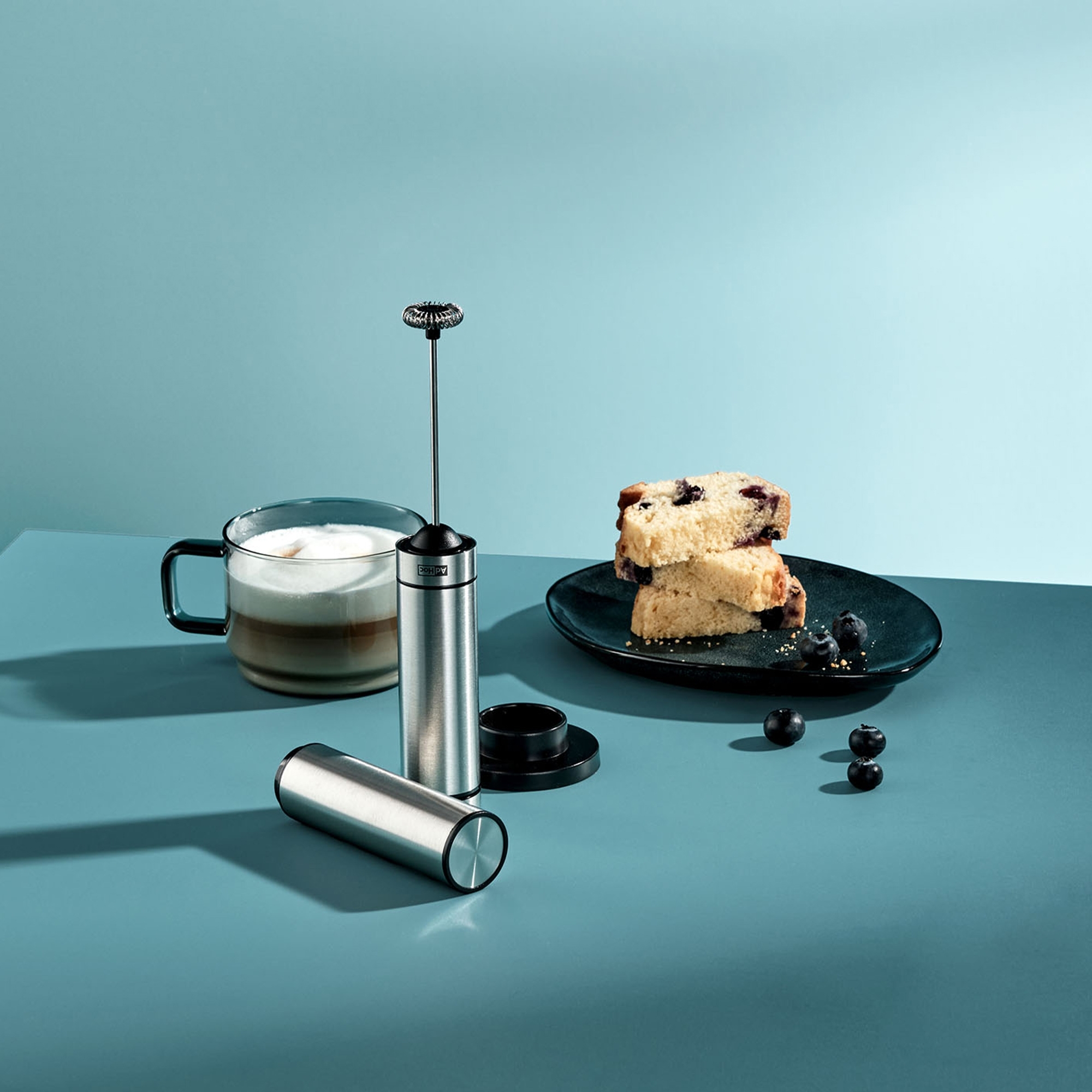 AdHoc RAPIDO milk frother next to latte macchiato