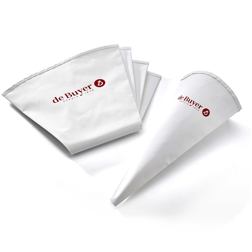 White reusable piping bags by de Buyer