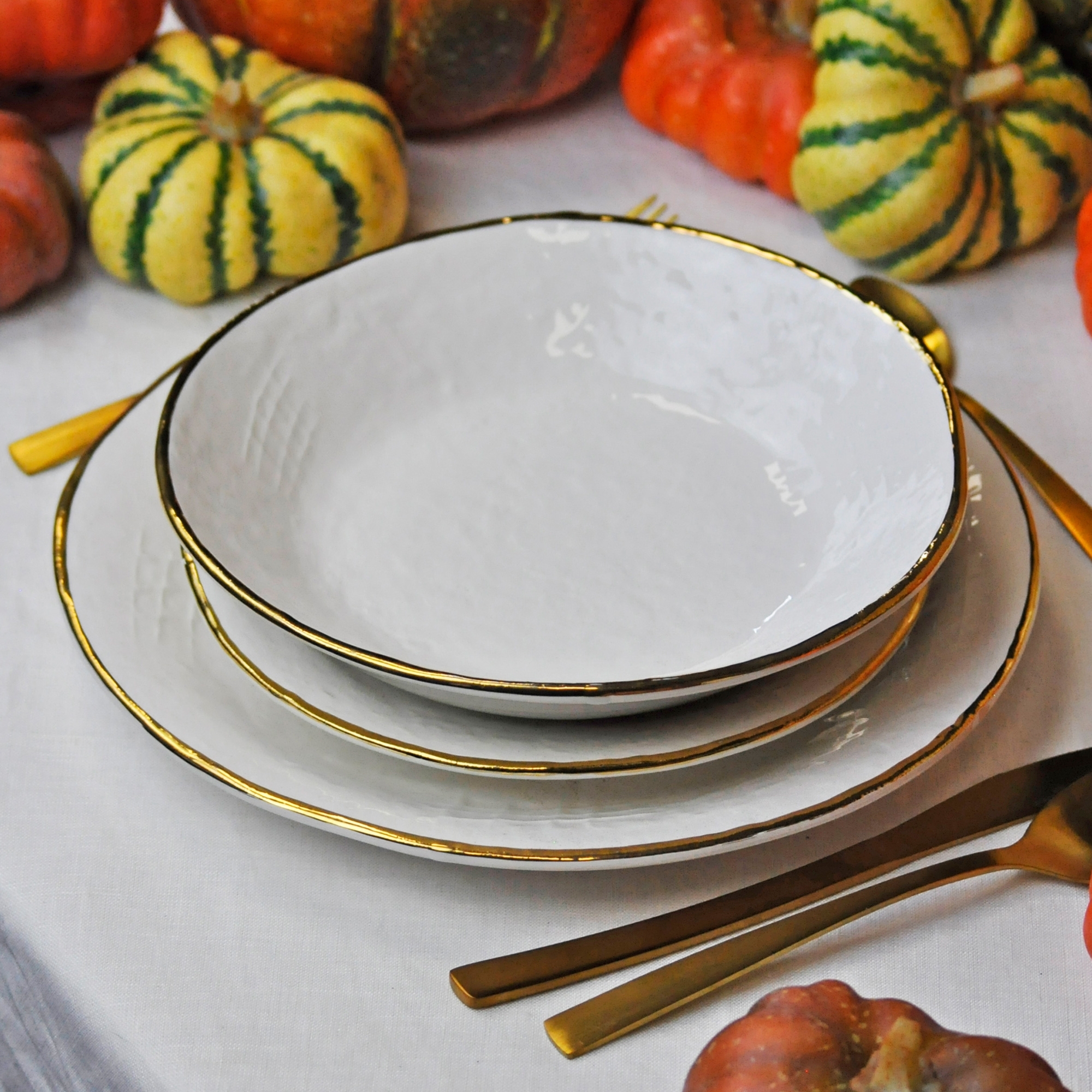 Arc Round Dinner plate with golden rim - 31cm - Latte-White