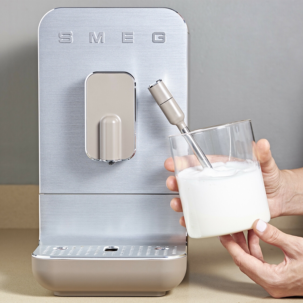Smeg - coffee machine - design line style The 50 ° years