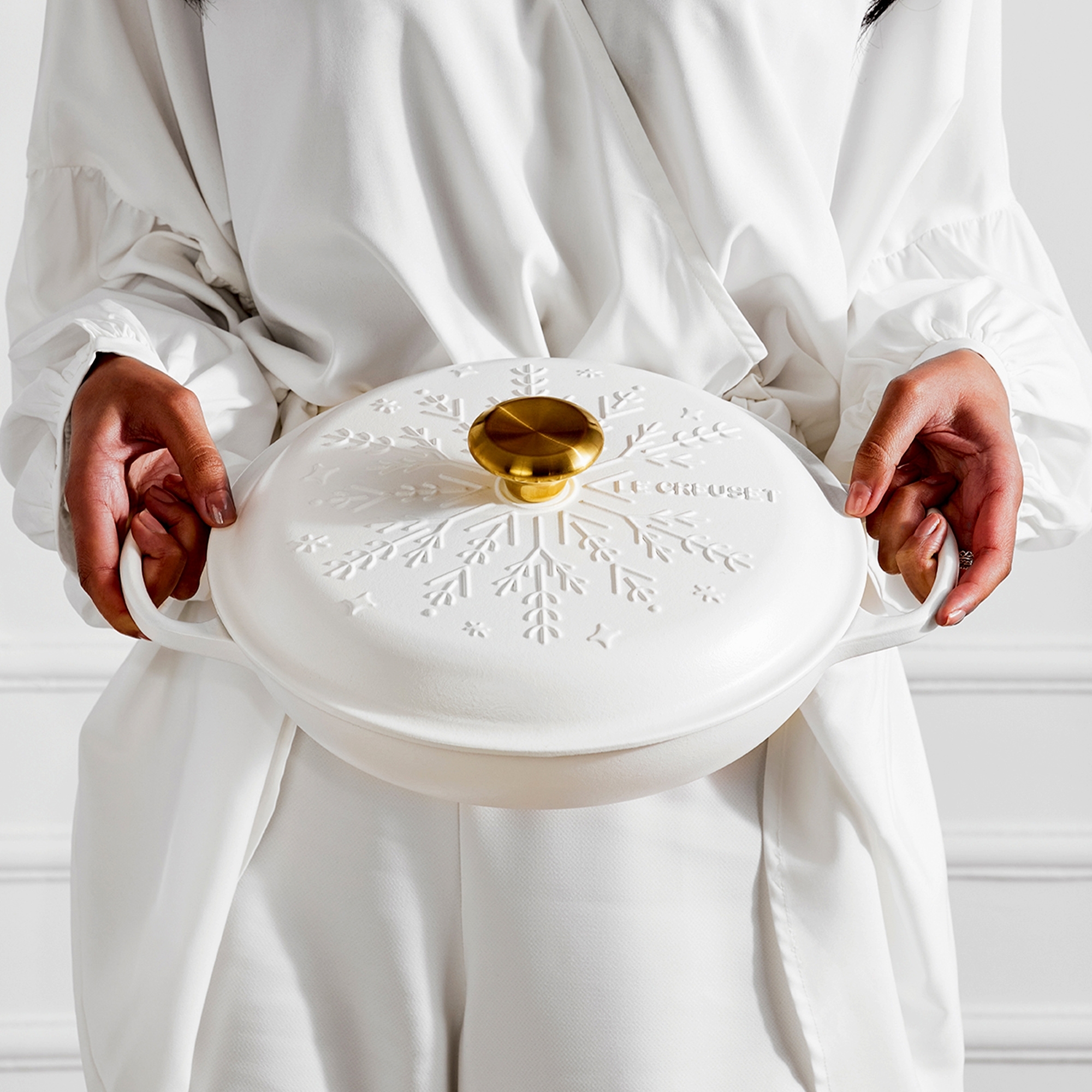 Le Creuset - Cast Iron Shallow Casserole with Gold Knob 26 cm