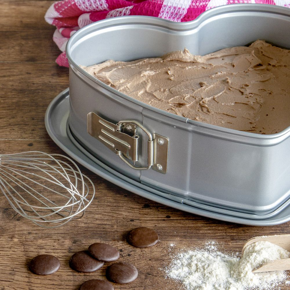 Städter - We-Love-Baking Springform pan Heart - 26 / H 7 cm silver - 2.900 ml