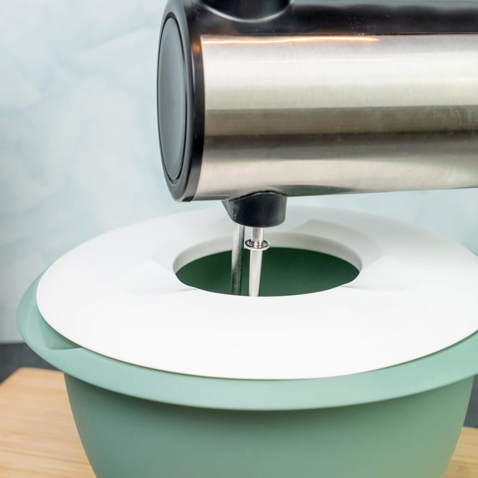 Westmark - Mixing bowl with two-part lid 3.5 l - Green/White