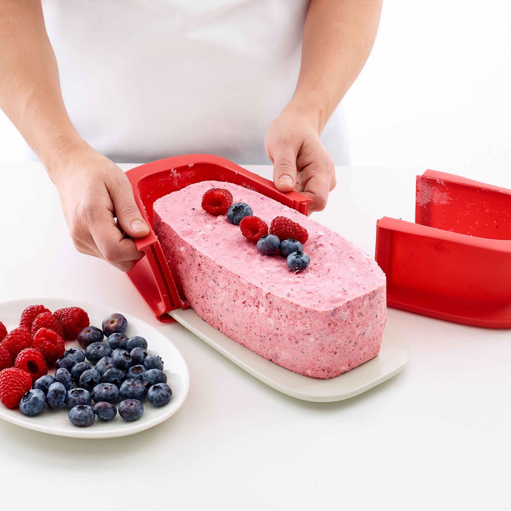 Lékué - Springform loaf pan with plate, 24 cm red