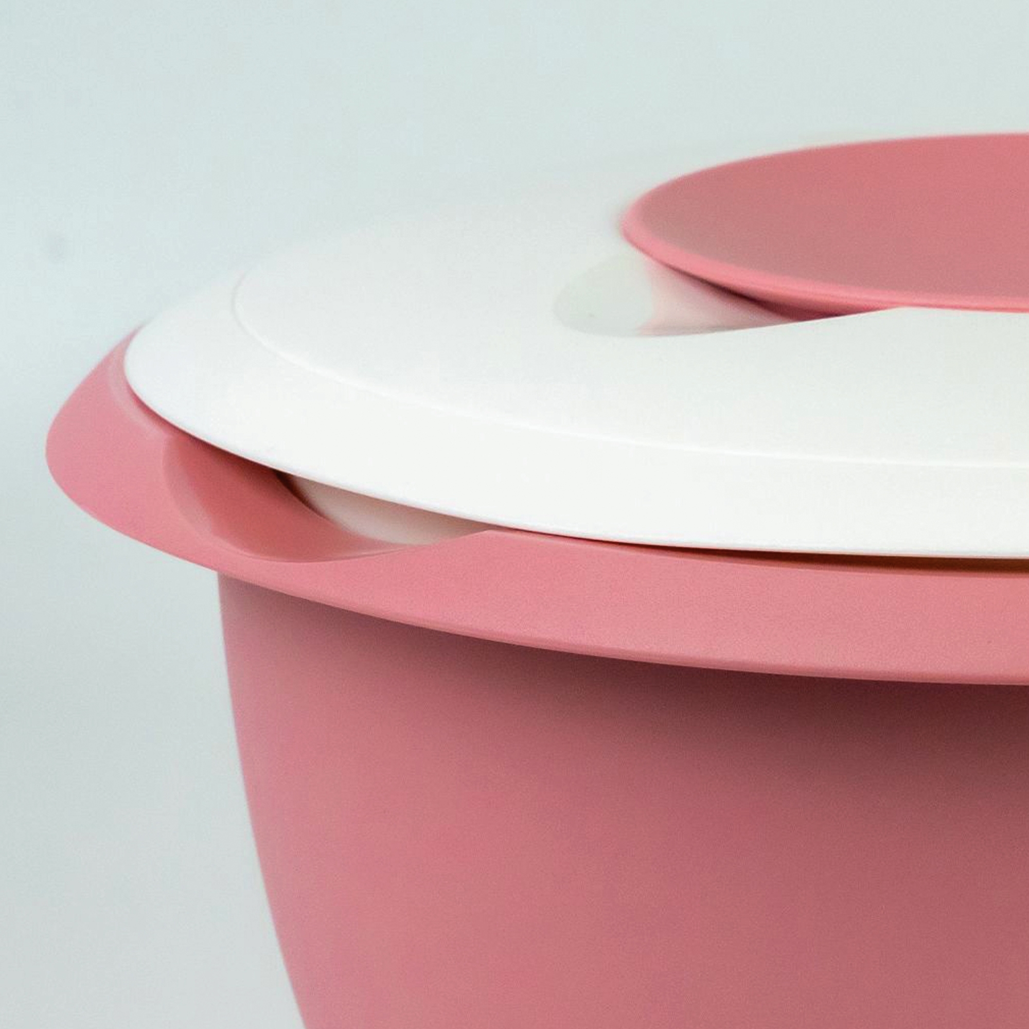 Westmark - Rührschüssel mit zweigeteiltem Deckel 3,5 l - Rosa/Weiß