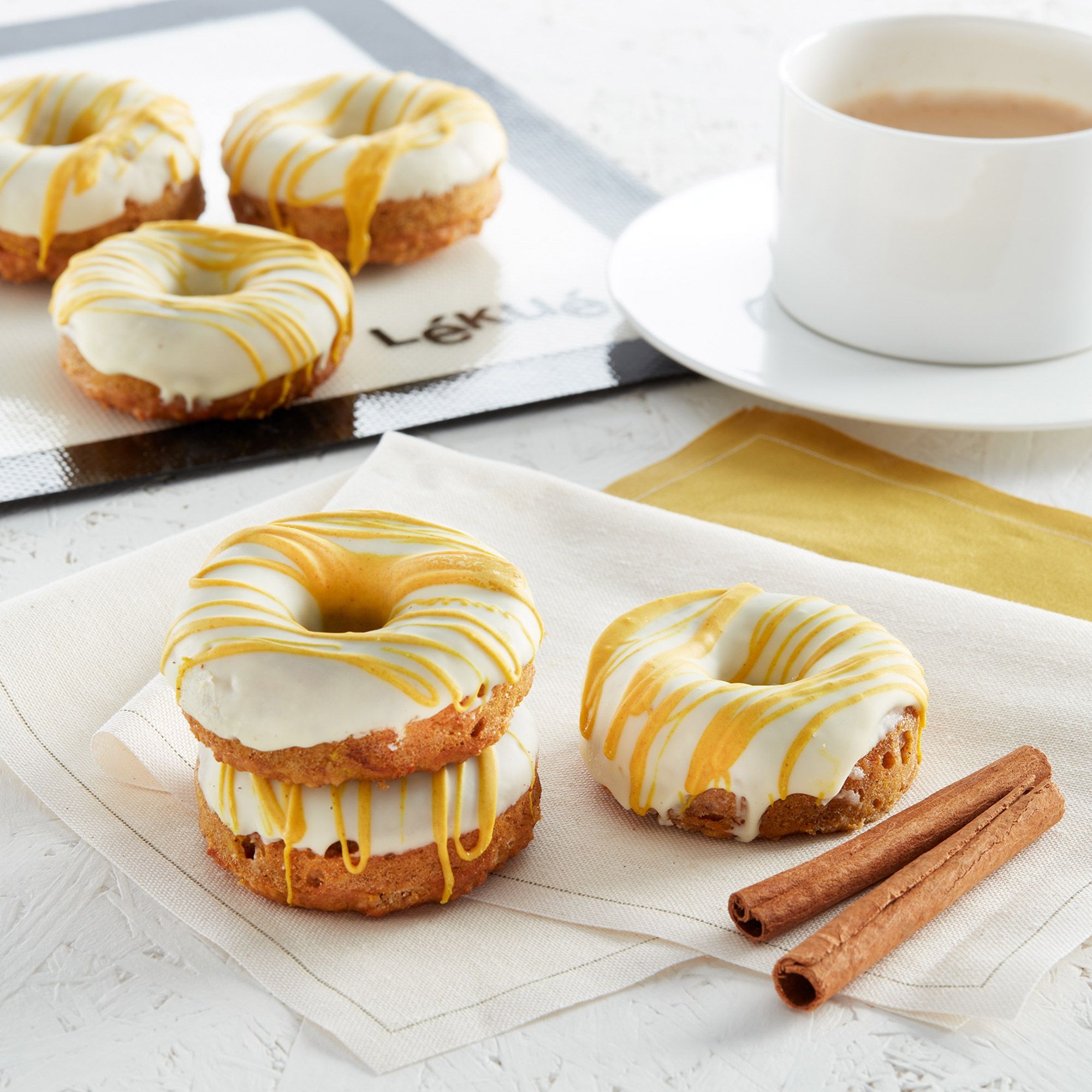 Lékué - Donut silicone mould Lékué - Donut silicone mould