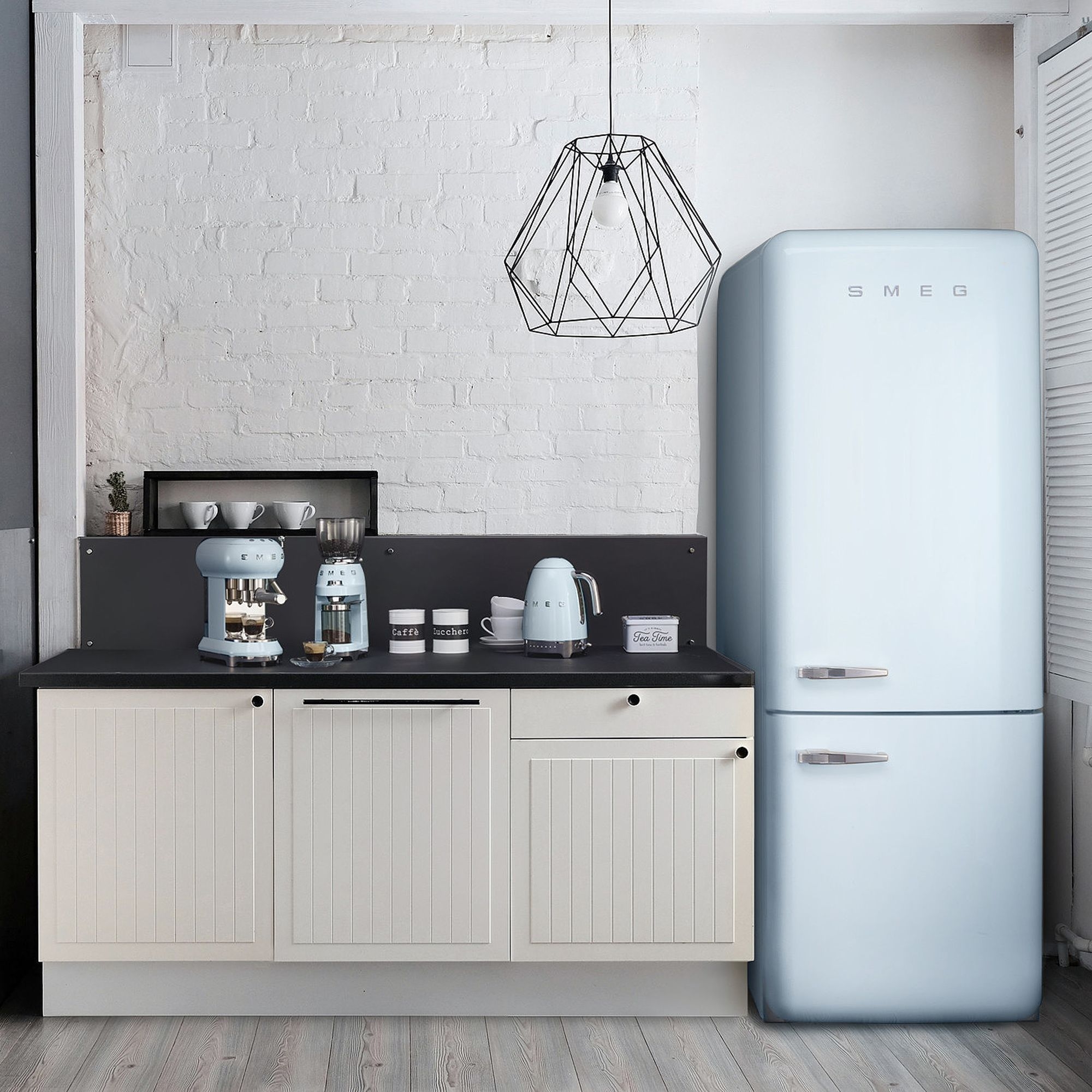 Smeg - 1.7 L kettle with adjustable temperature setting - light blue Smeg - 1.7 L kettle with adjustable temperature setting - light blue