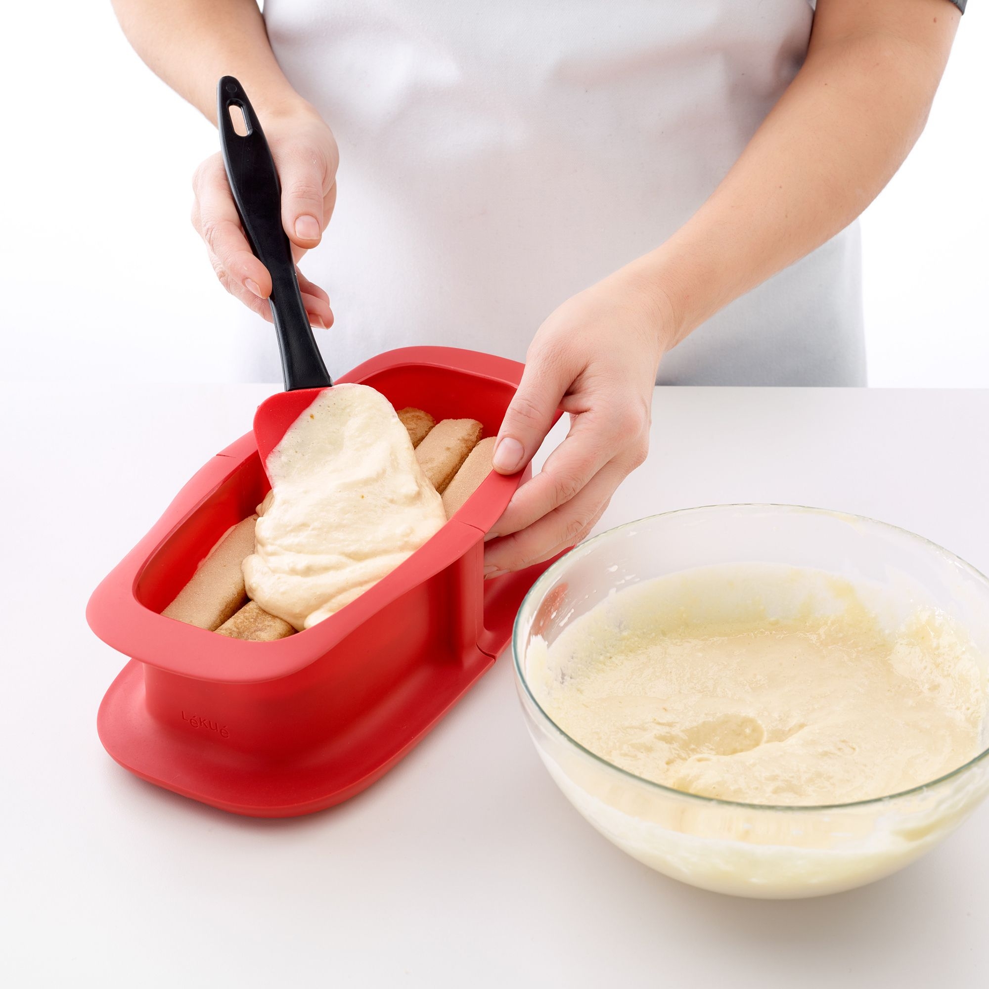 Lékué - Springform loaf pan with plate, 24 cm red