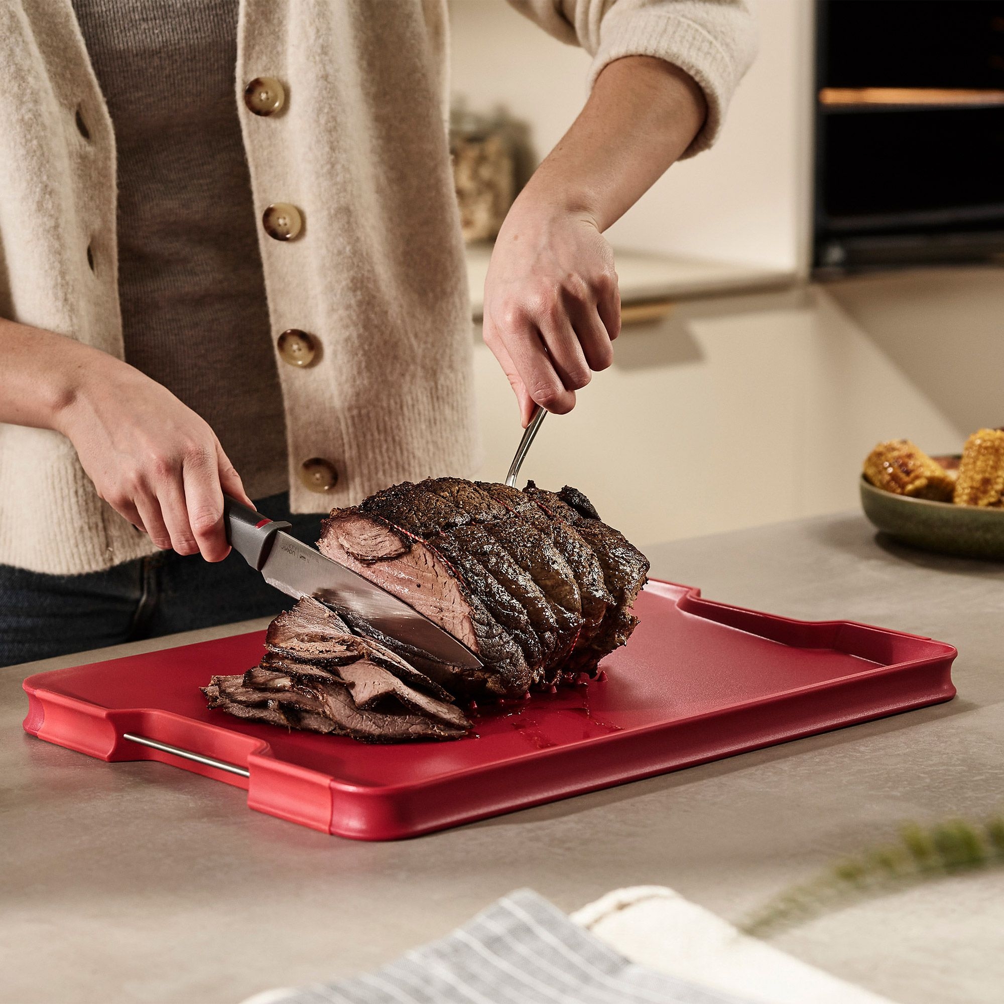 Joseph Joseph - Cut & Carve Plus - Chopping board - red Joseph Joseph - Cut & Carve Plus - Chopping board - red