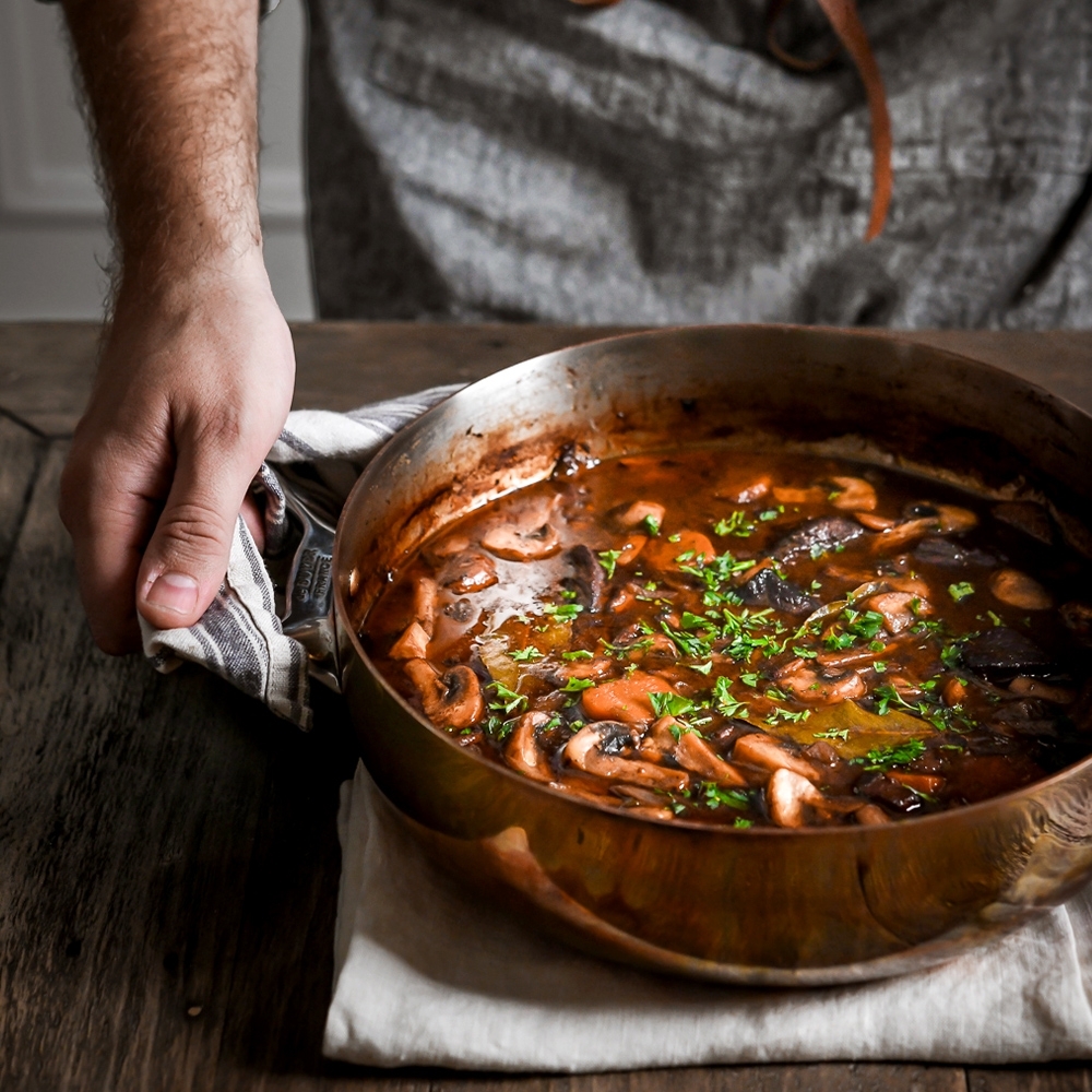 de Buyer - Sauté-Pan with cast Iron handles and lid 28 cm de Buyer - Sauté-Pan with cast Iron handles and lid 28 cm